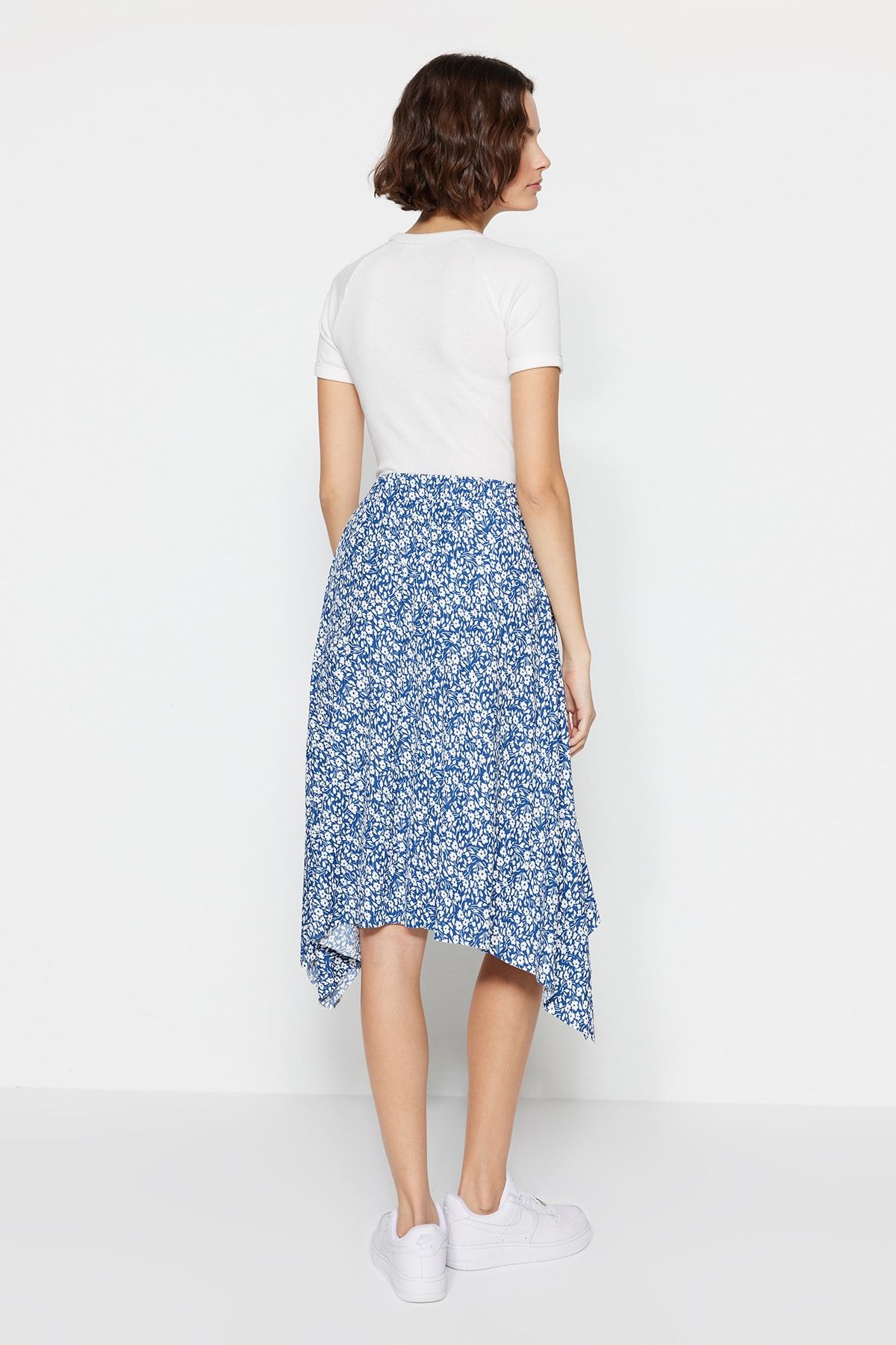 Trendyol Collection-Fustă tricotată midi elastică, asimetrică cu talie înaltă, cu voluri, cu model indigo TWOAW20ET0440 5