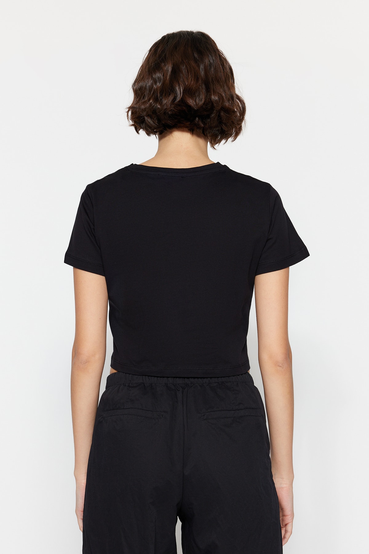 Trendyolmilla  Siyah-Beyaz 2'li Paket %100 Pamuk Crop Bisiklet Yaka Örme T-Shirt TWOSS20TS1480 - Görsel 6