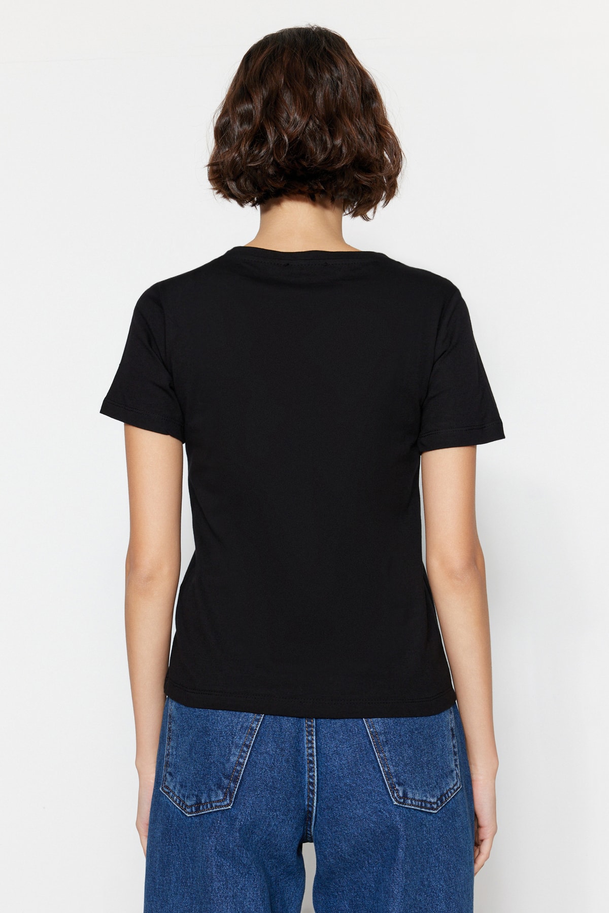 Trendyolmilla  Siyah-Beyaz %100 Pamuk 2'li Paket Basic V Yaka Örme T-Shirt TWOSS23TS00002 - Görsel 6