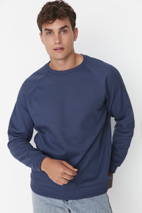 TRENDYOL MAN Lacivert Erkek Basic Oversize Fit Bisiklet Yaka İ&ccedil;i Yumuşak T&uuml;yl&uuml; Sweatshirt TMNAW23SW00190