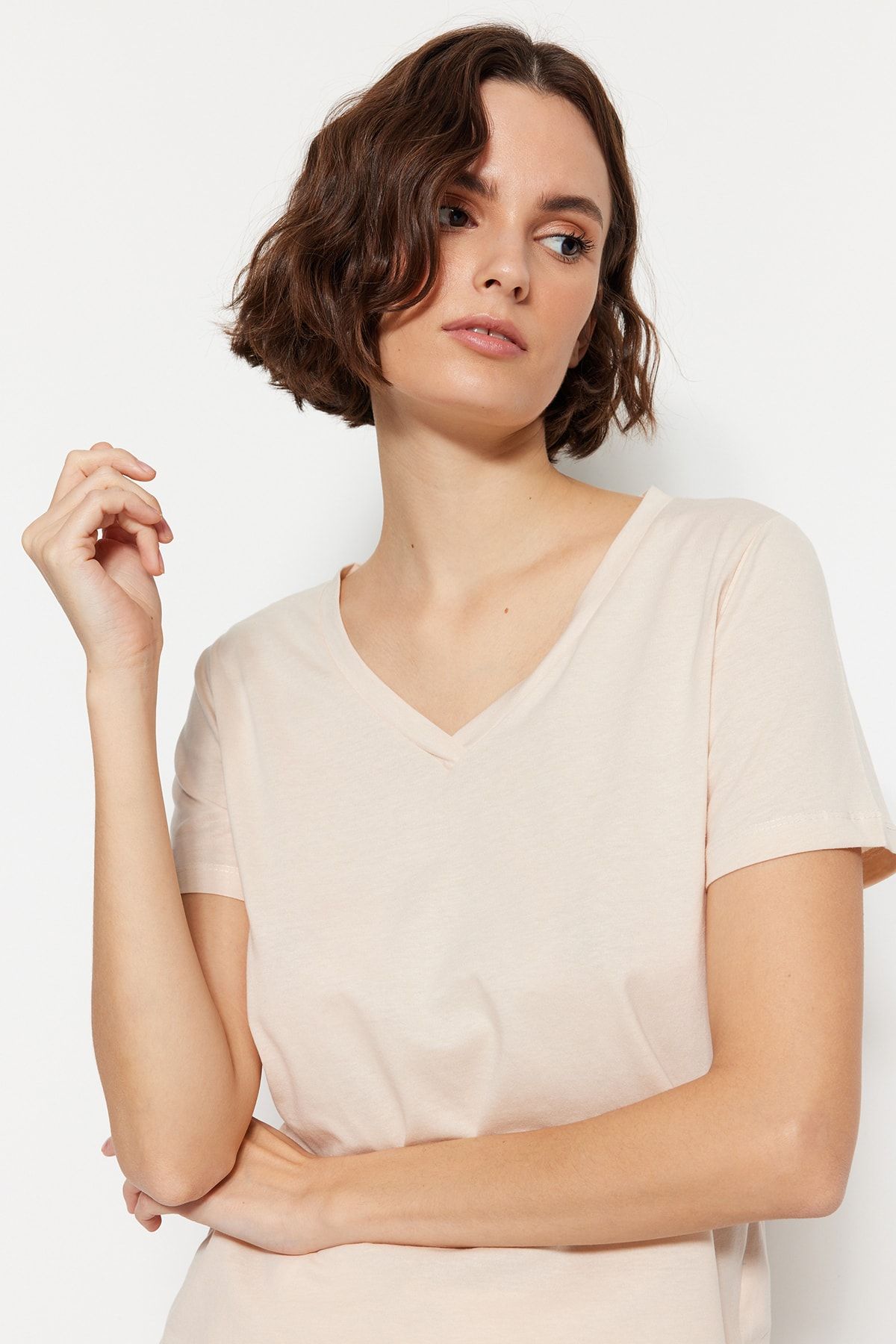 Trendyol Collection-Khaki-Beige, 100 % Baumwolle, 2er-Pack Basic-Strick-T-Shirts mit V-Ausschnitt TWOSS23TS00002 11
