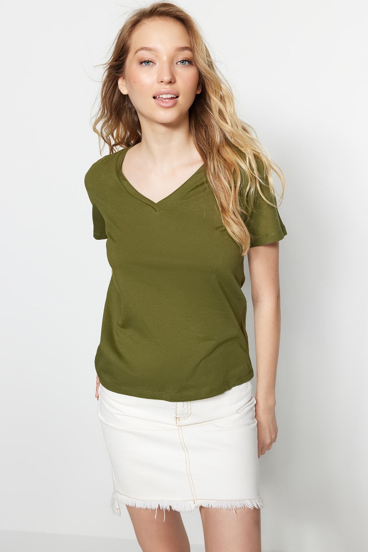 Trendyol Collection-Khaki-Beige, 100 % Baumwolle, 2er-Pack Basic-Strick-T-Shirts mit V-Ausschnitt TWOSS23TS00002 7