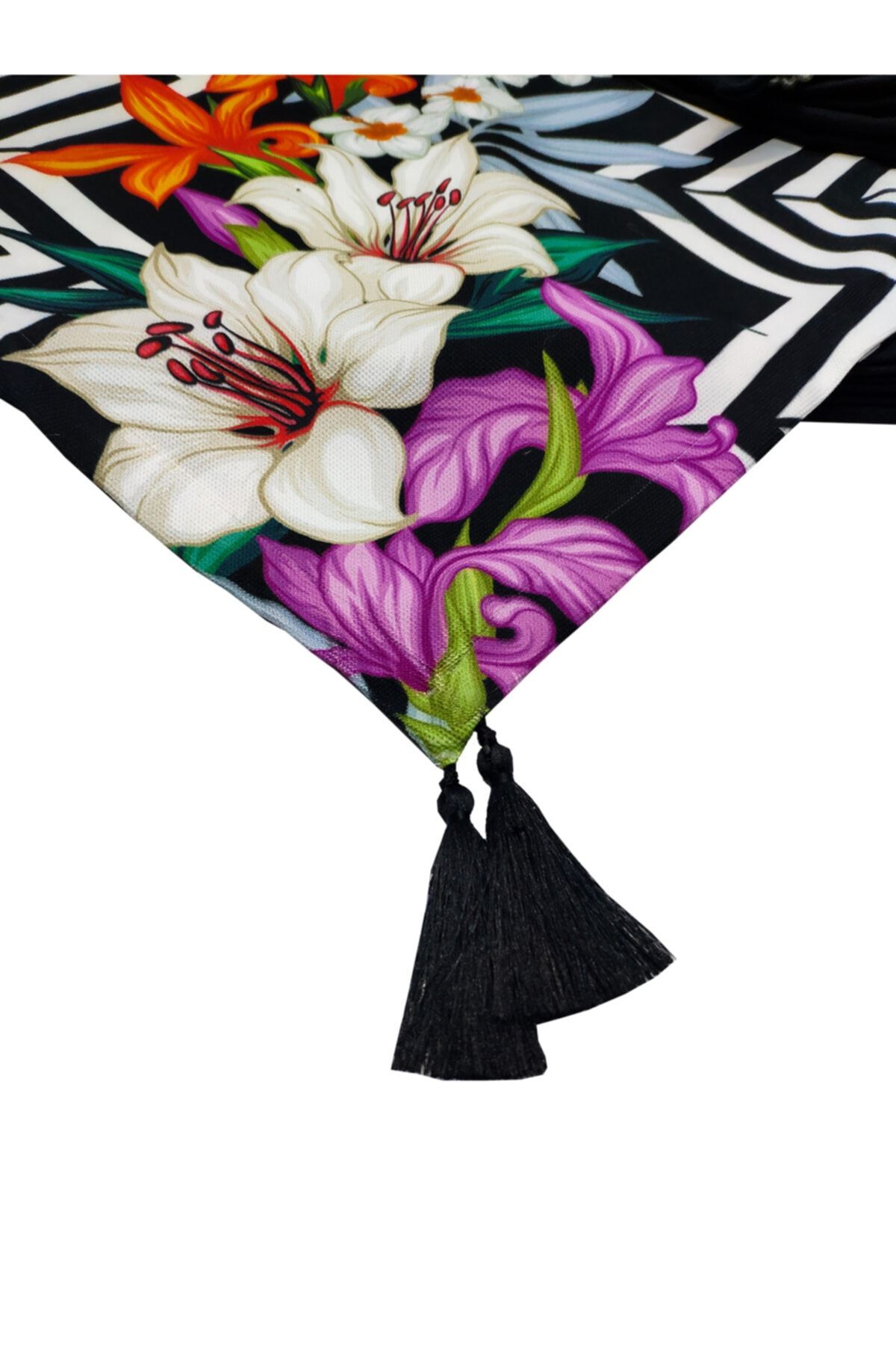 Viemso-Amber Patterned Runner, Set of 6 Black Charger Plates 3