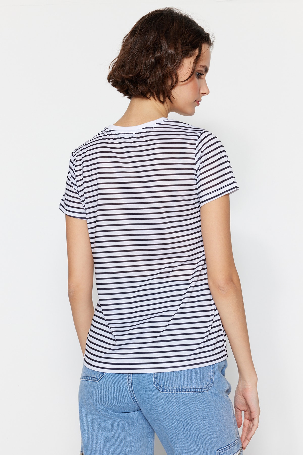 Trendyolmilla  Siyah-Beyaz-Siyah Çizgili 3'lü Paket Basic Bisiklet Yaka Örme T-Shirt TWOSS20TS0146 - Görsel 8