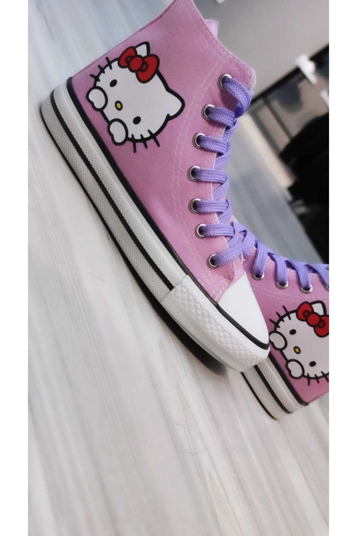 Hello kitty converse pink high outlet tops