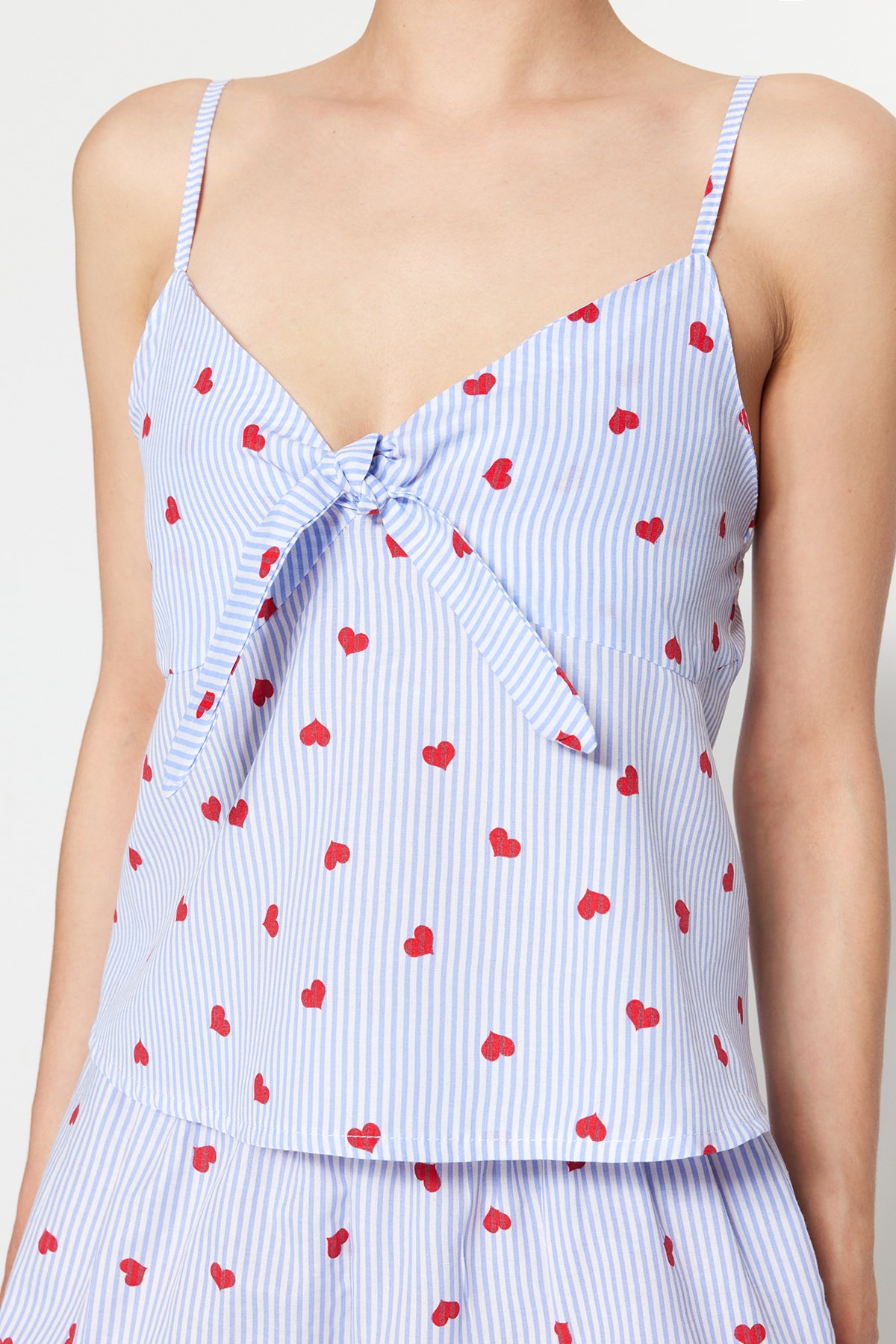Trendyolmilla  Mavi Çizgili Kalpli İp Askılı Viskon Şortlu Dokuma Pijama Takımı THMSS23PT00133 - Görsel 4