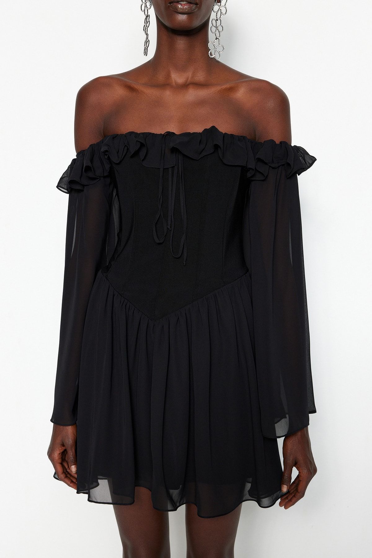 Trendyol Collection-Negru A-Line Volant țesut șifon Kı"); 
 4