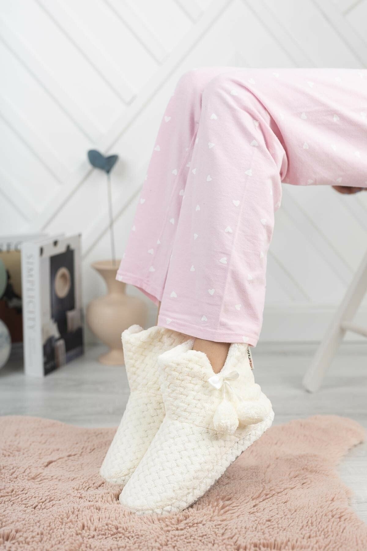 TREND AYAKKABI Rubi Kadın Ponponlu Kaydırmaz Taban Ev Ayakkabısı Ev Botu