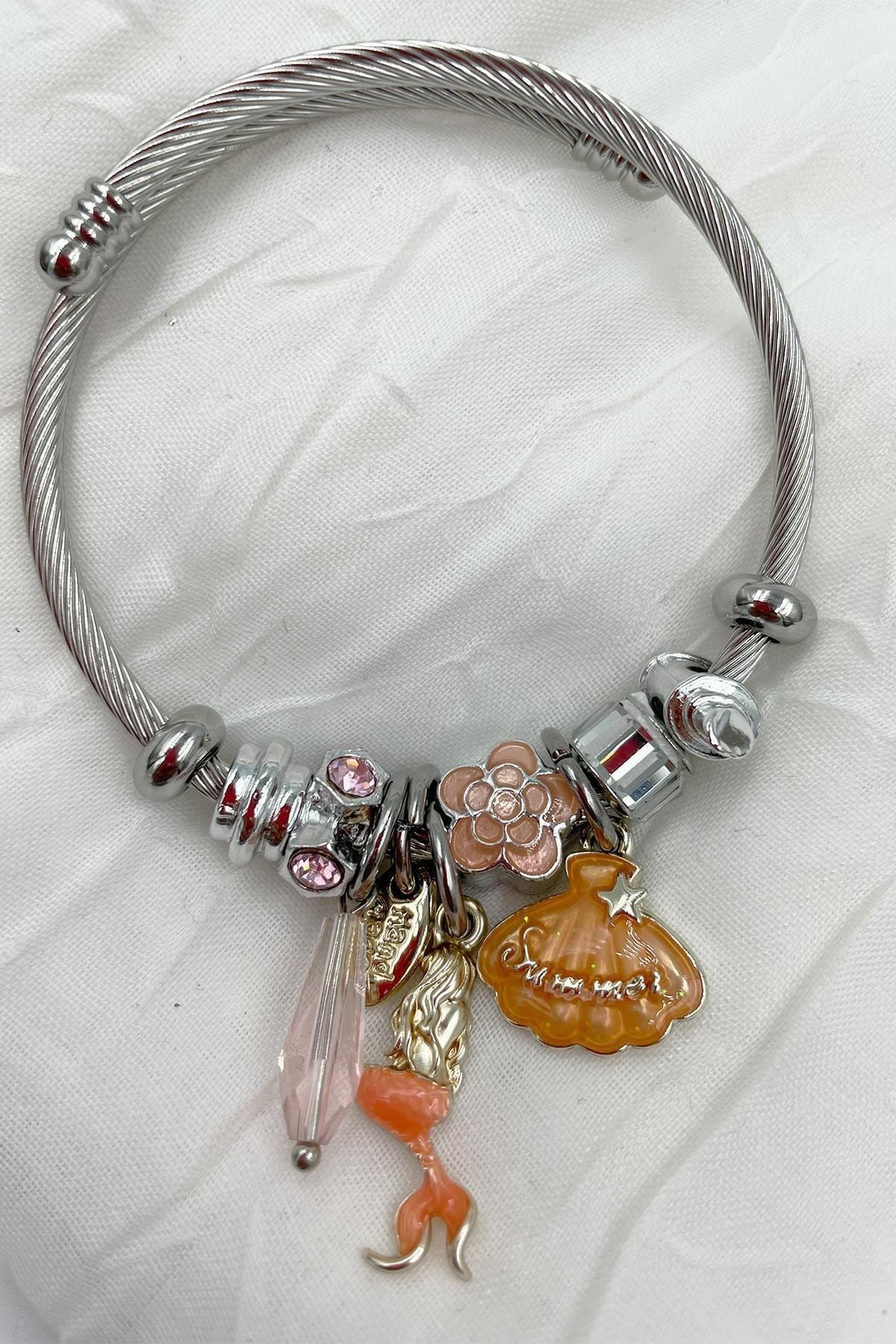 Teenage shop bracelet trend