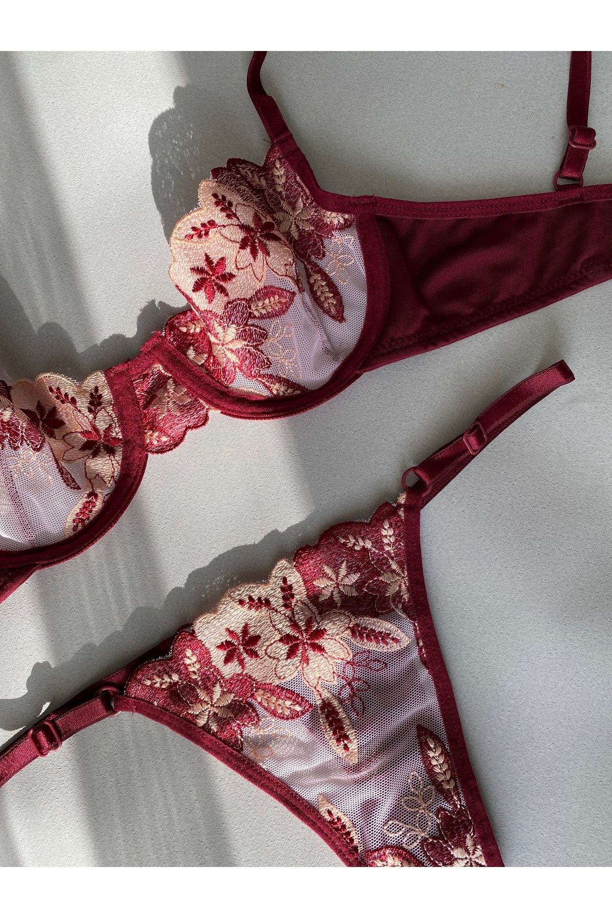 LucyGirls Kadın Fantezi Dantel Saten Detaylı Sütyen Külot String Tasarım Iç  Çamaşır Takımı Iç Giyim