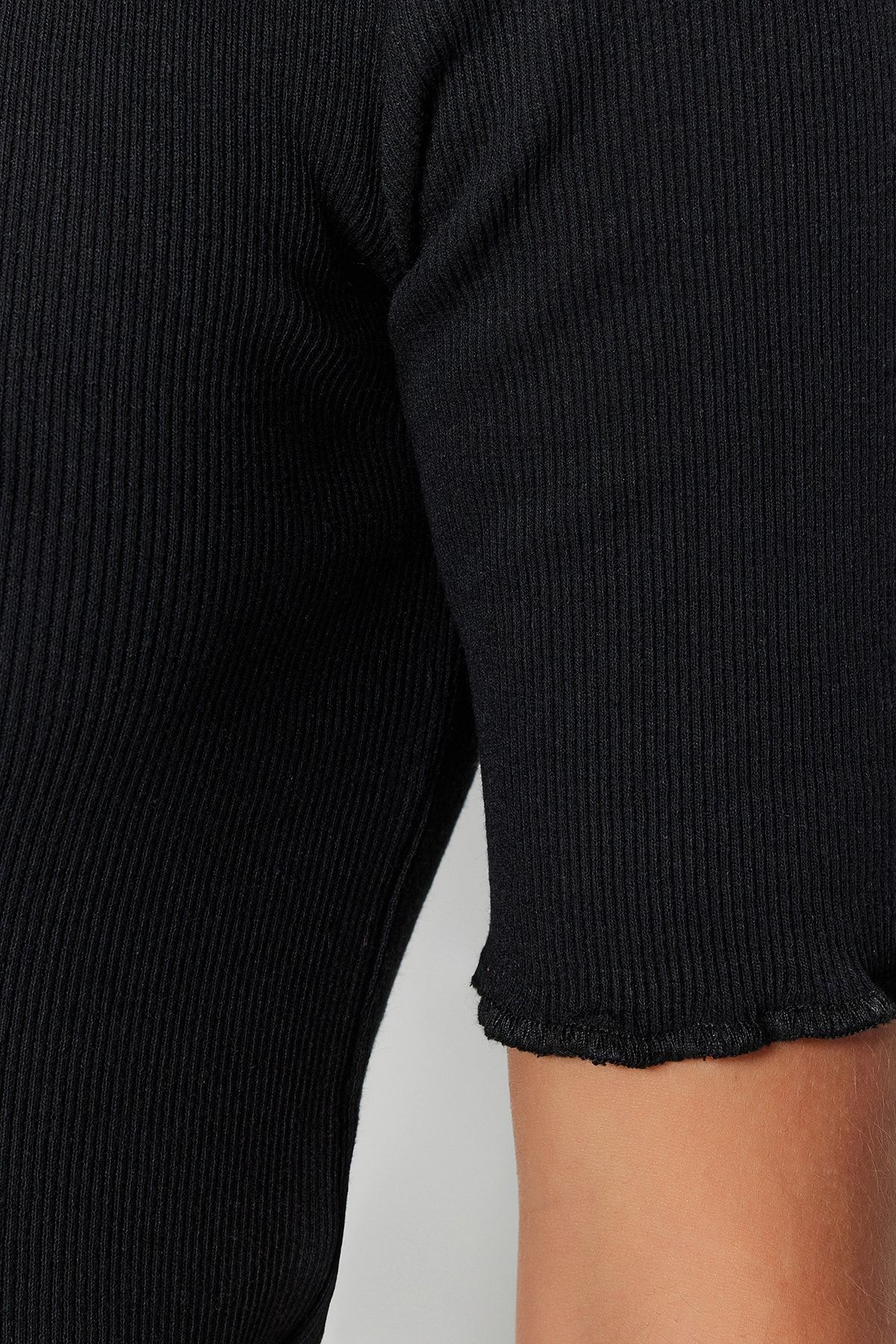 Trendyol Collection-Schwarze, taillierte Stretch-Strickbluse TWOSS23BZ00025 3
