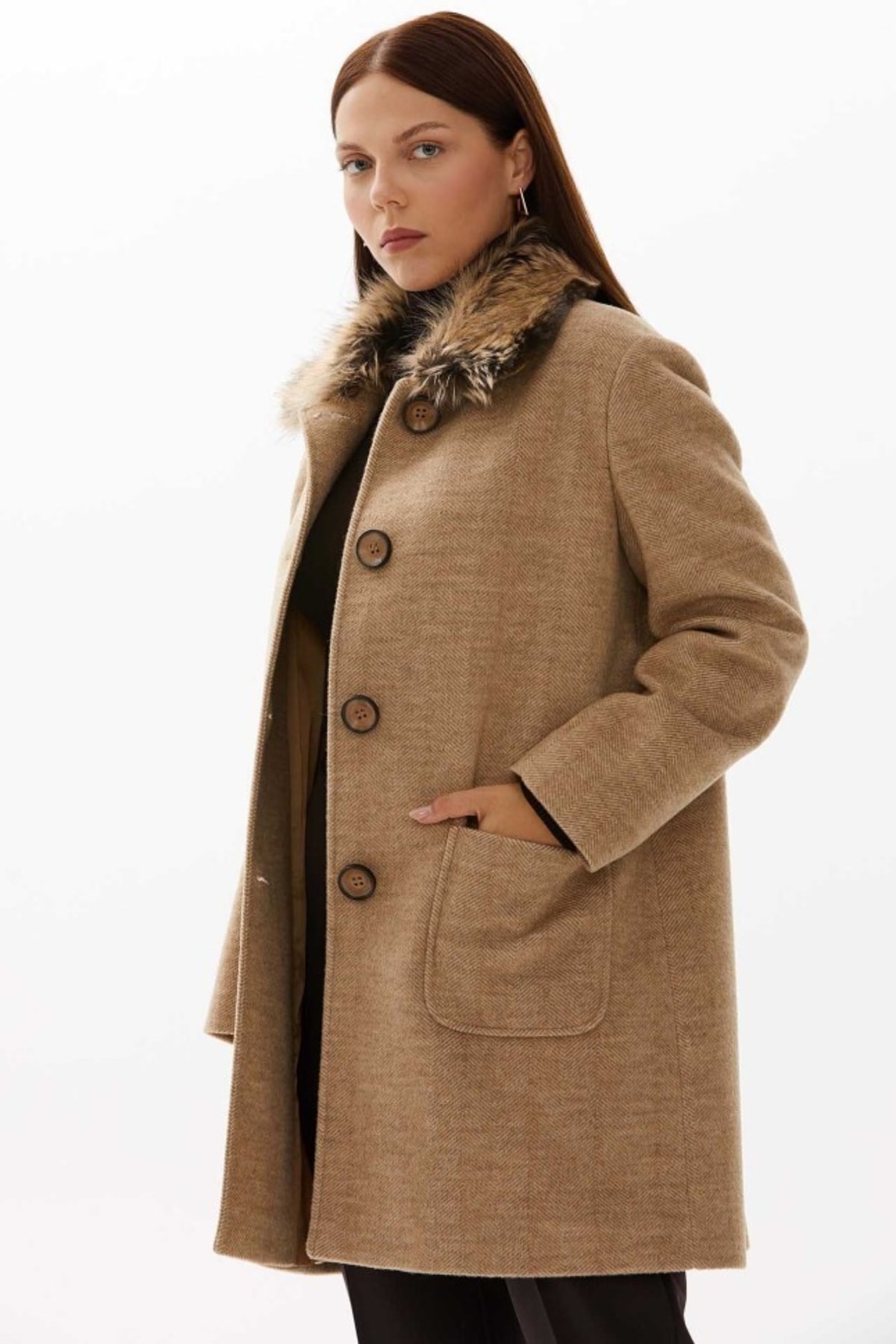 Selen Giyim Büyük Beden Yakası Kürklü Dıştan Cep Kaban