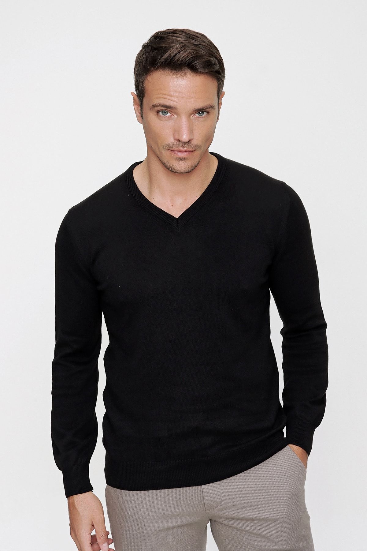 Men's v neck jumper shop black