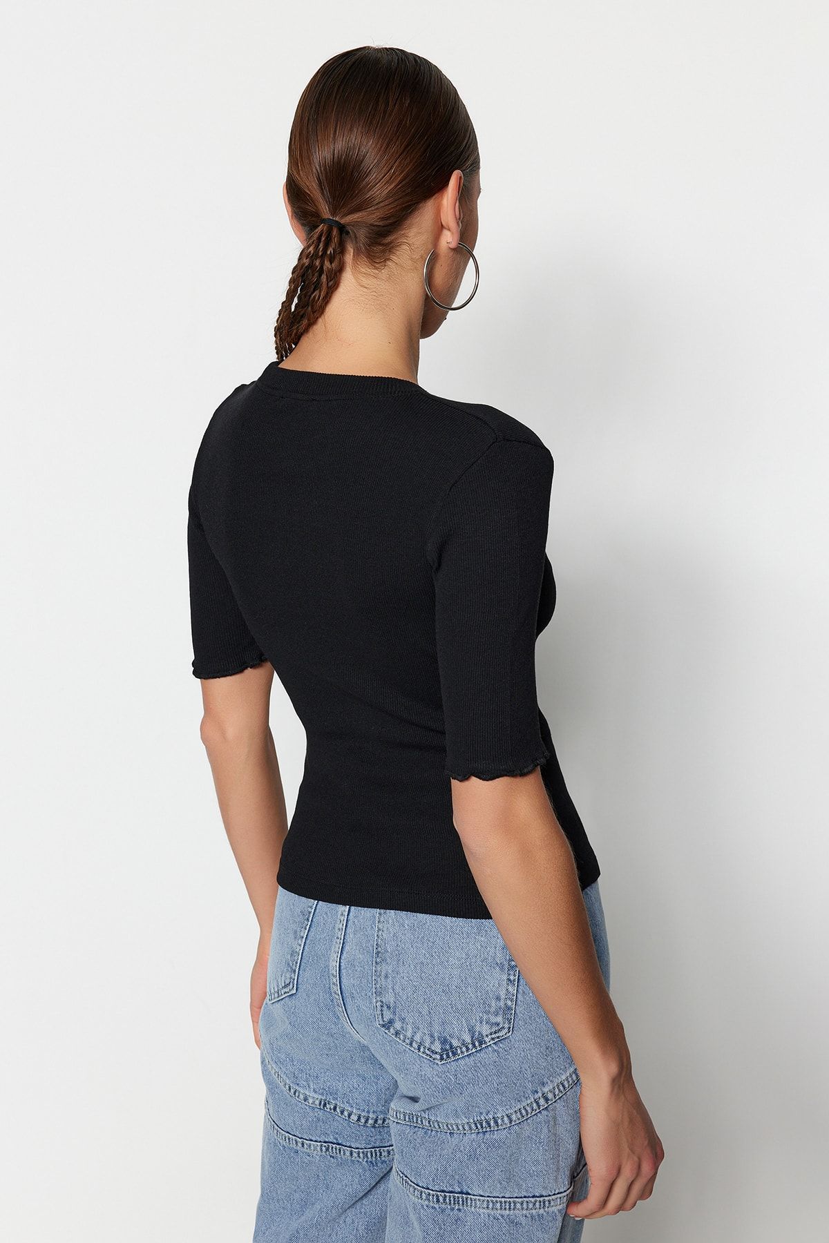 Trendyol Collection-Schwarze, taillierte Stretch-Strickbluse TWOSS23BZ00025 6
