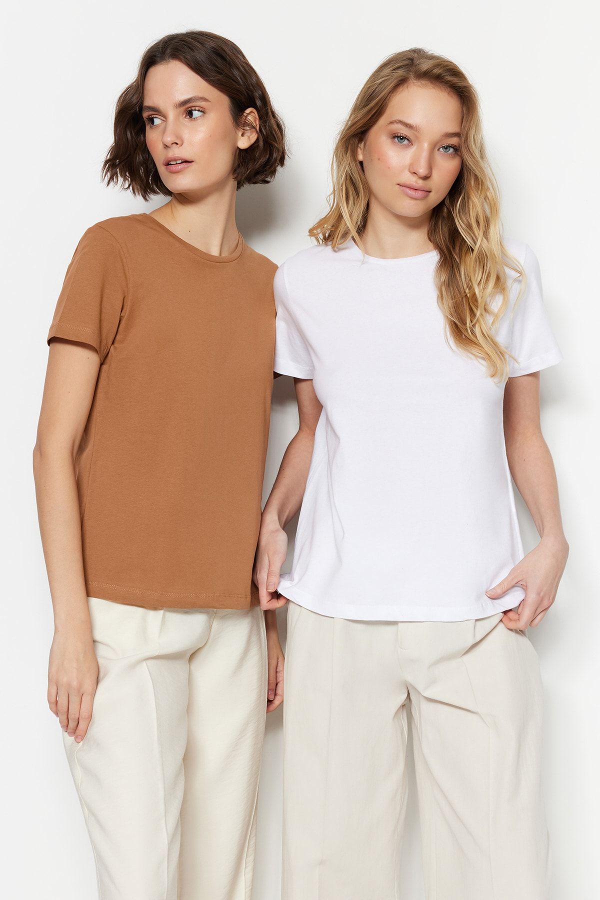 Trendyol Collection Dwupak Podstawowych, Dzianinowych T-shirtów Z Okrągłym Dekoltem, 100% Bawełny W Kolorze Wielbłądziej Kobieta - M