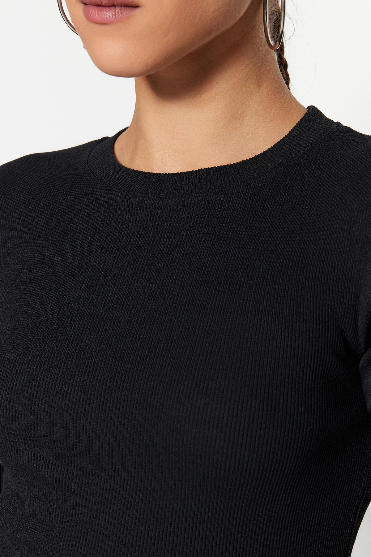 Trendyol Collection-Schwarze, taillierte Stretch-Strickbluse TWOSS23BZ00025 2