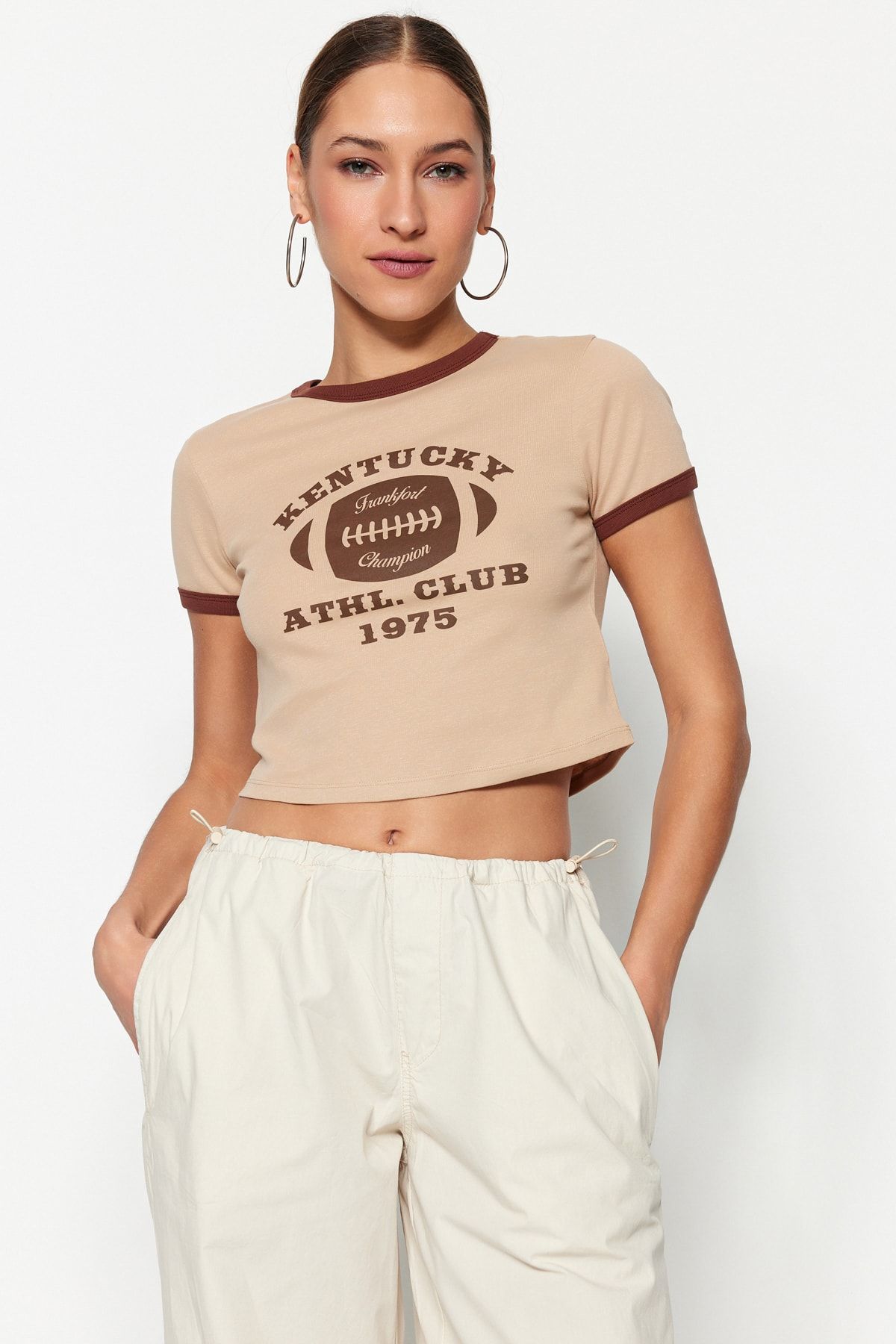 Trendyol Collection T-Shirt Beige Slim Fit Fast ausverkauft