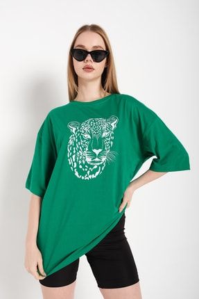 Kadın Yeşil Leopar Figür Baskılı Oversize T-shirt TW-LPRKDNTSRT