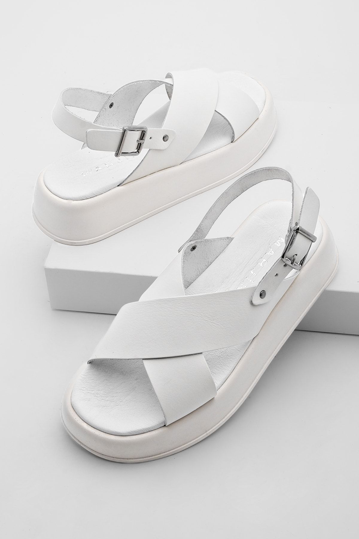 Vince weslan discount flatform crisscross sandal