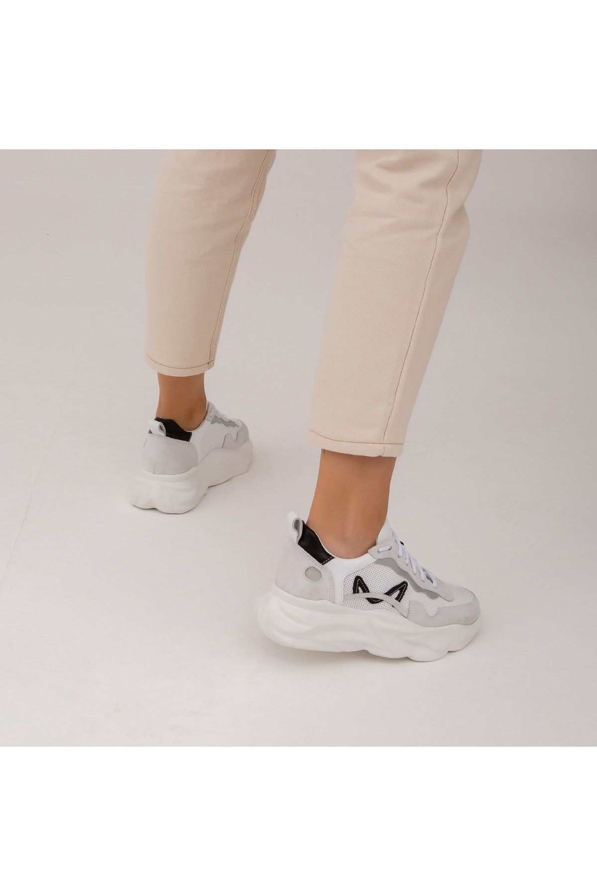 Adidas sales falcon 211