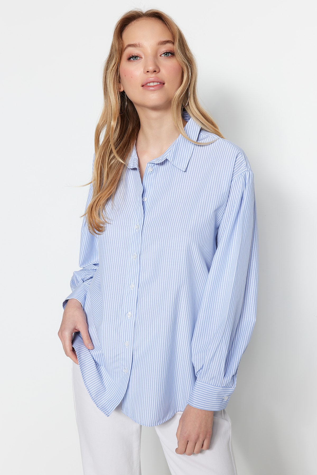 Trendyolmilla  Mavi Çizgili Oversize/Geniş Kalıp Dokuma Gömlek TWOSS23GO00144 - Görsel 8
