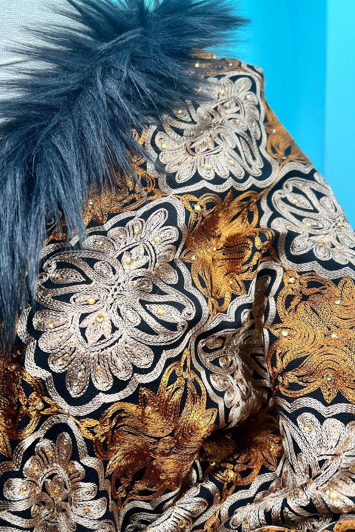 Anne Yün Kaşmir Işlemeli Taşlı Gold Siyah Suni Kürklü Kışlık Kalın Şık Abiye Omuz Şalı 46