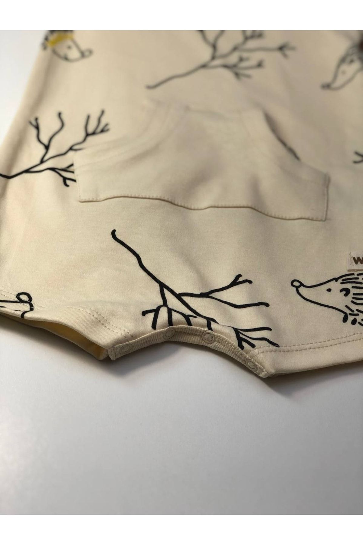 WOWO %100 Pamuk Kız - Erkek - Unisex Kanguru Cepli Yazlık Kısa Kollu Bebek Tulum Desenli Bej Rengi OH10416