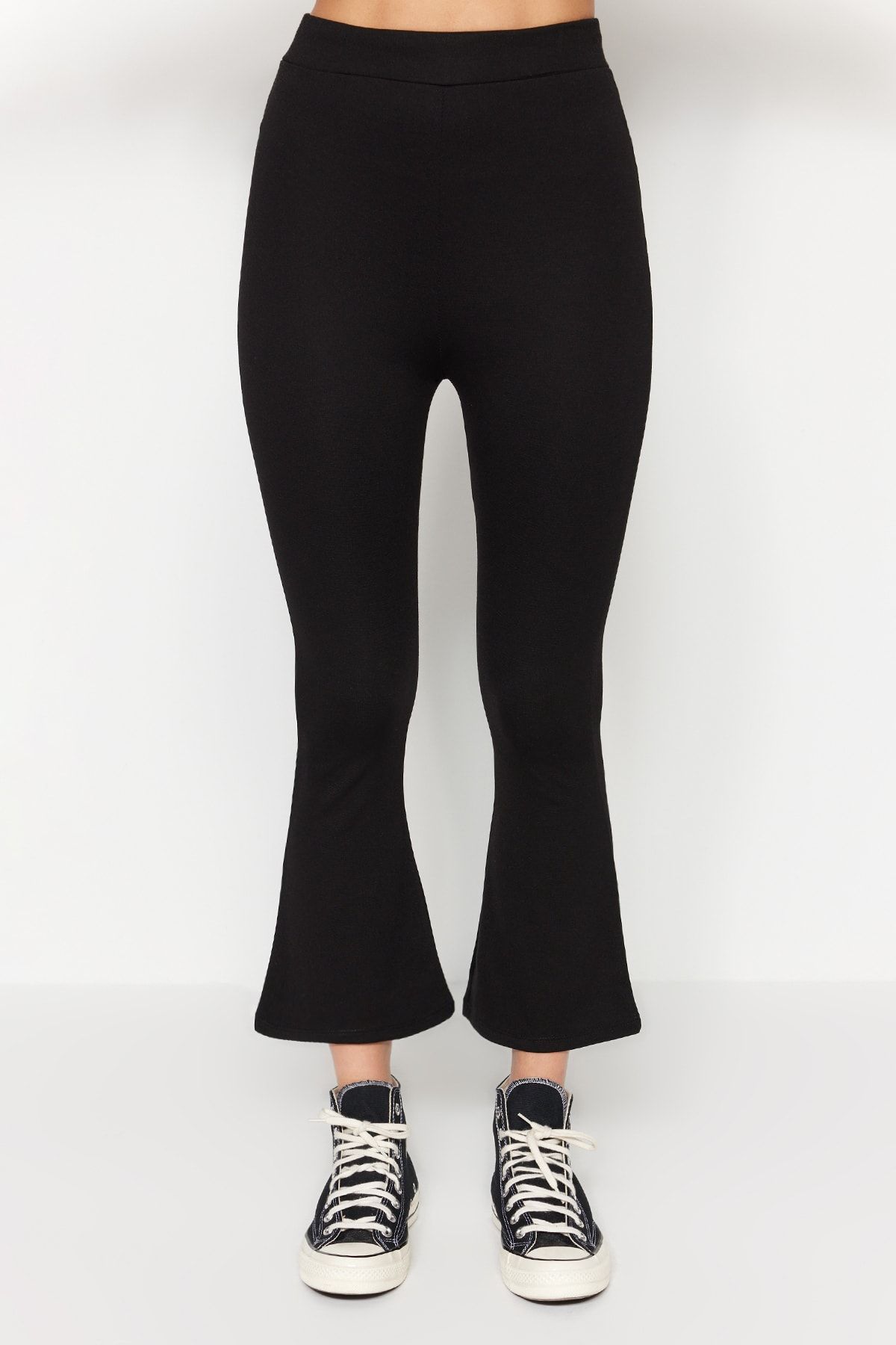 Trendyol Collection Hose Schwarz Flared FN7075
