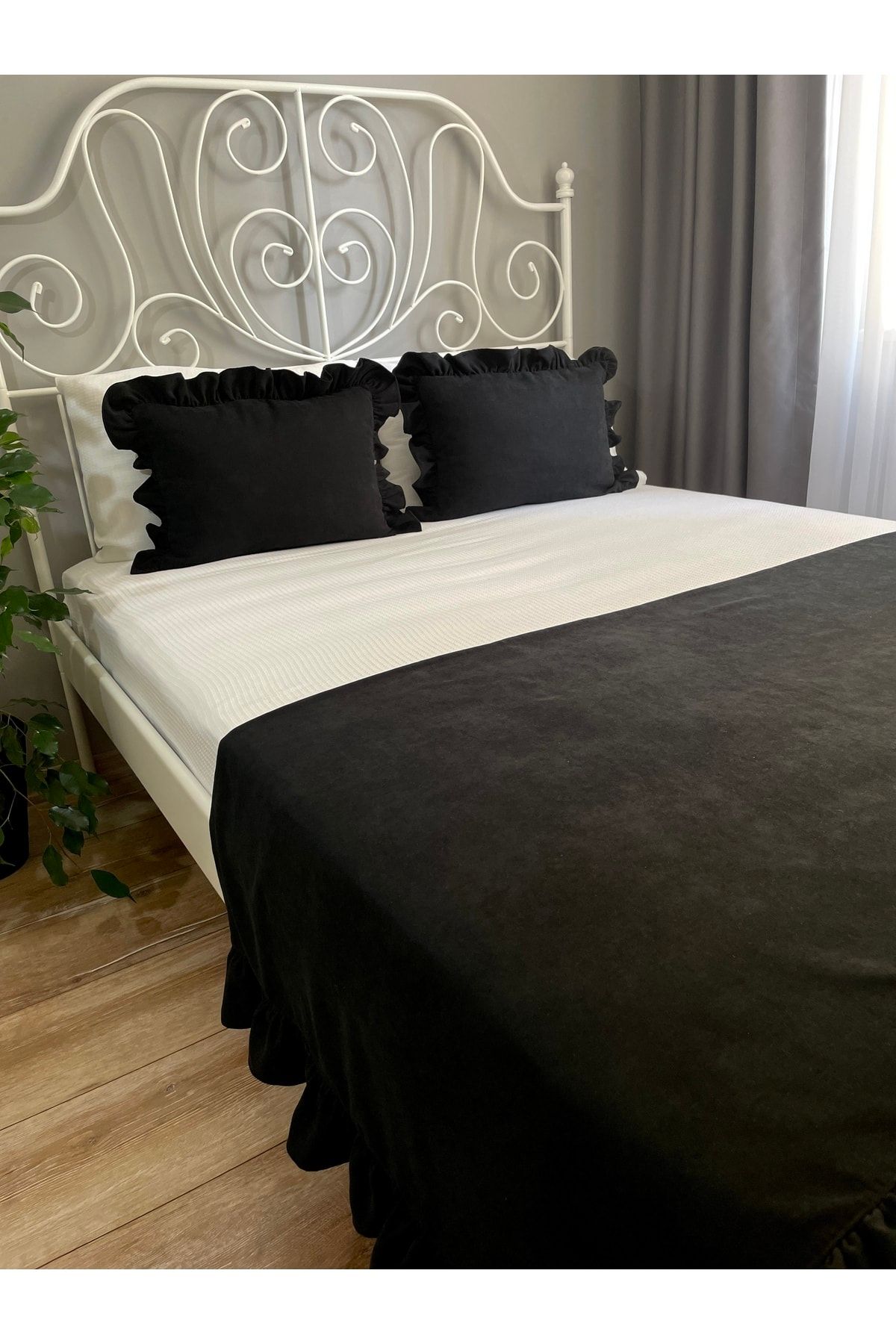 Pillow set for hot sale queen bed