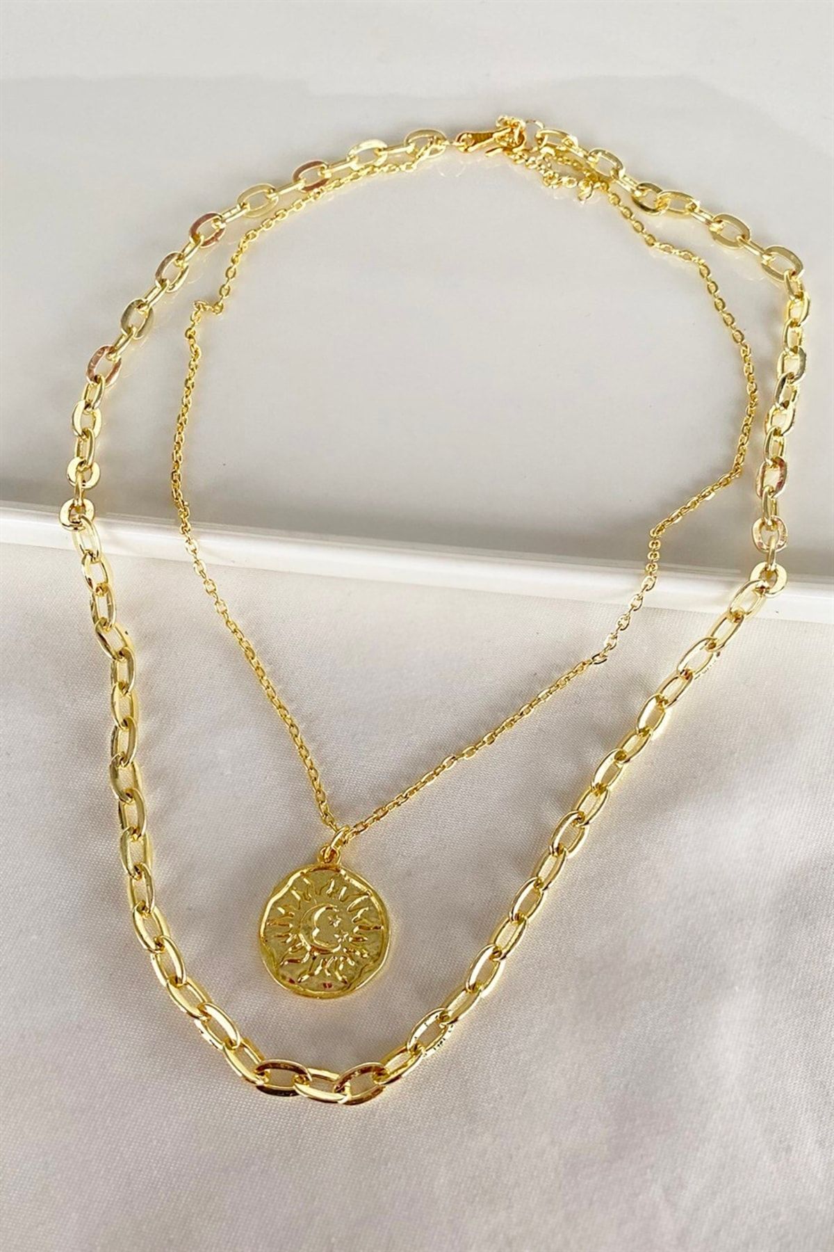 Multi chain store necklace gold