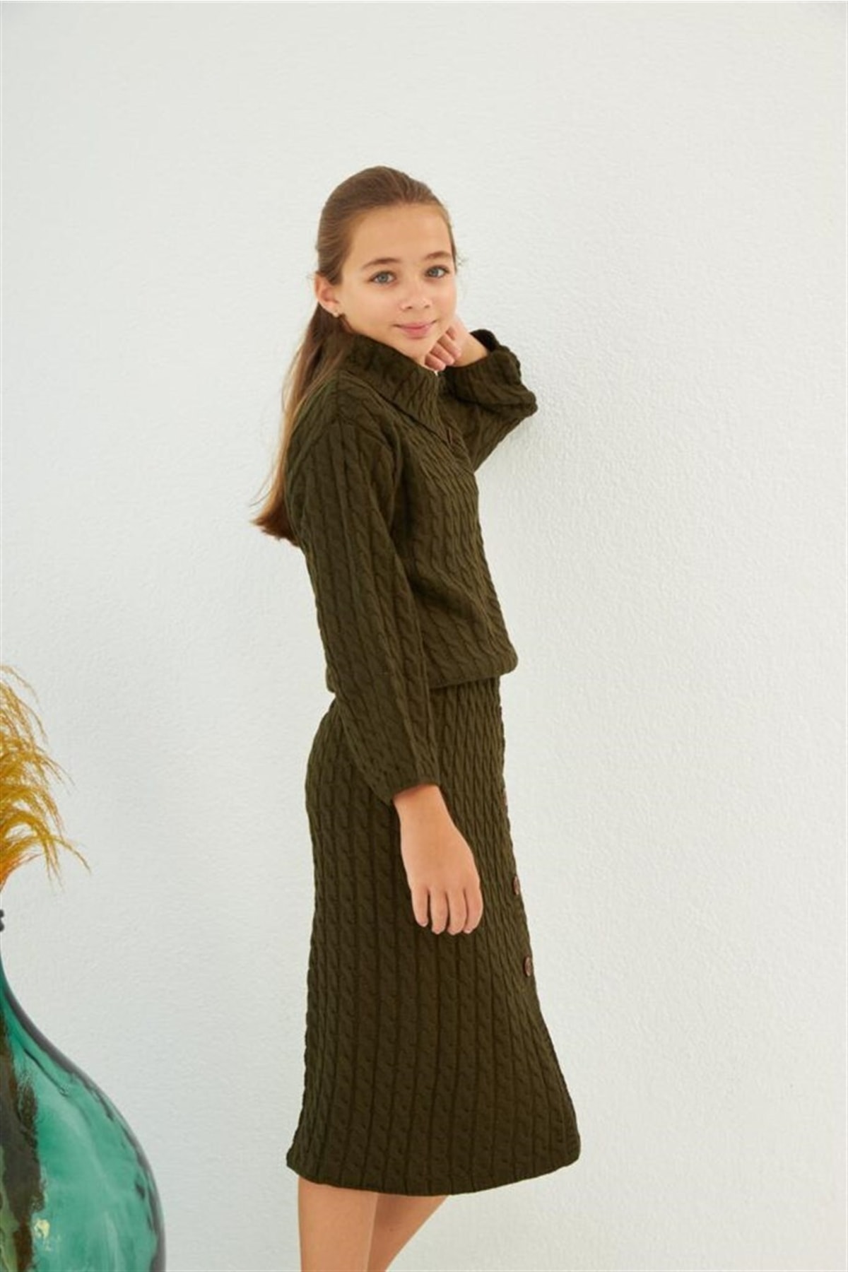 Girl's Tissue Collar Knitwear Sweater Button Skirt Set of 2