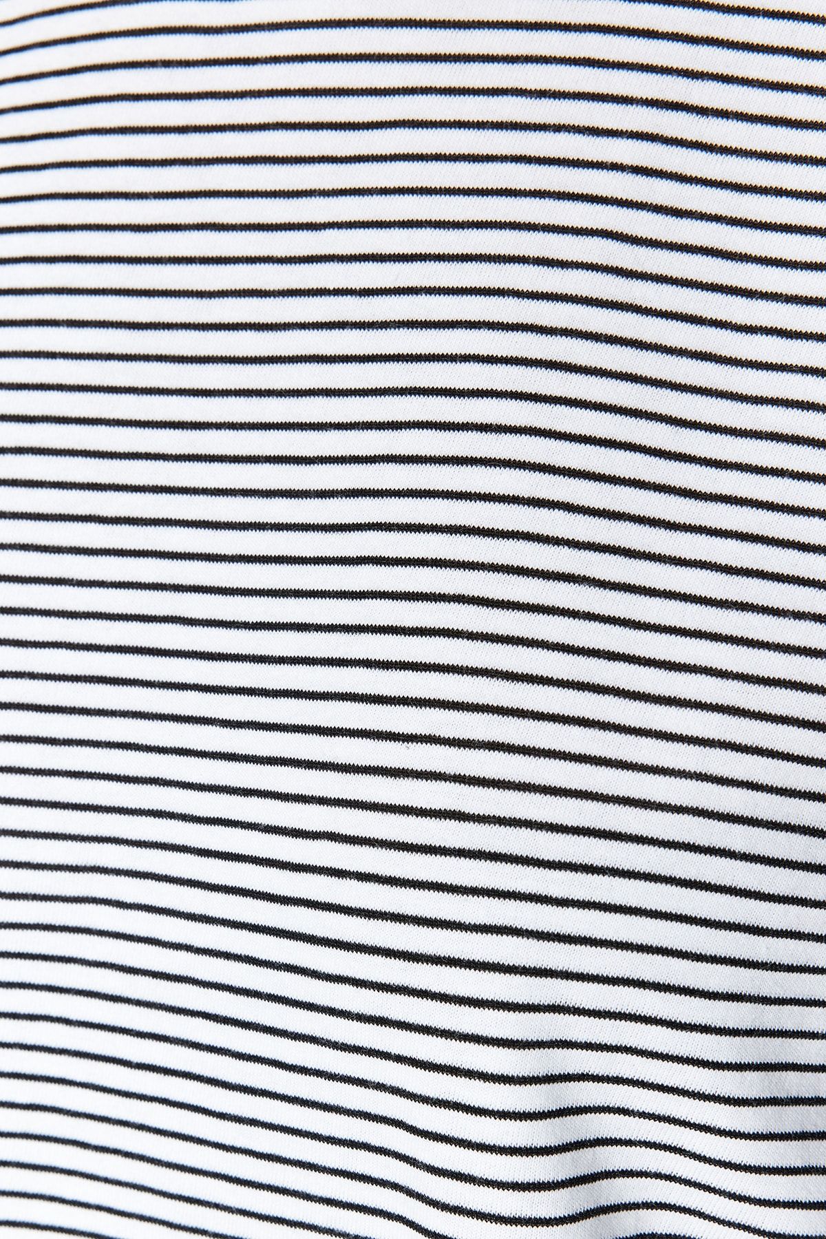 Trendyol Collection-Schwarzes, ecrufarbenes, gestreiftes Premium-Basic-Strick-T-Shirt mit normalem/normalem Muster und Rundhalsausschnitt TWOSS23TS00043 6