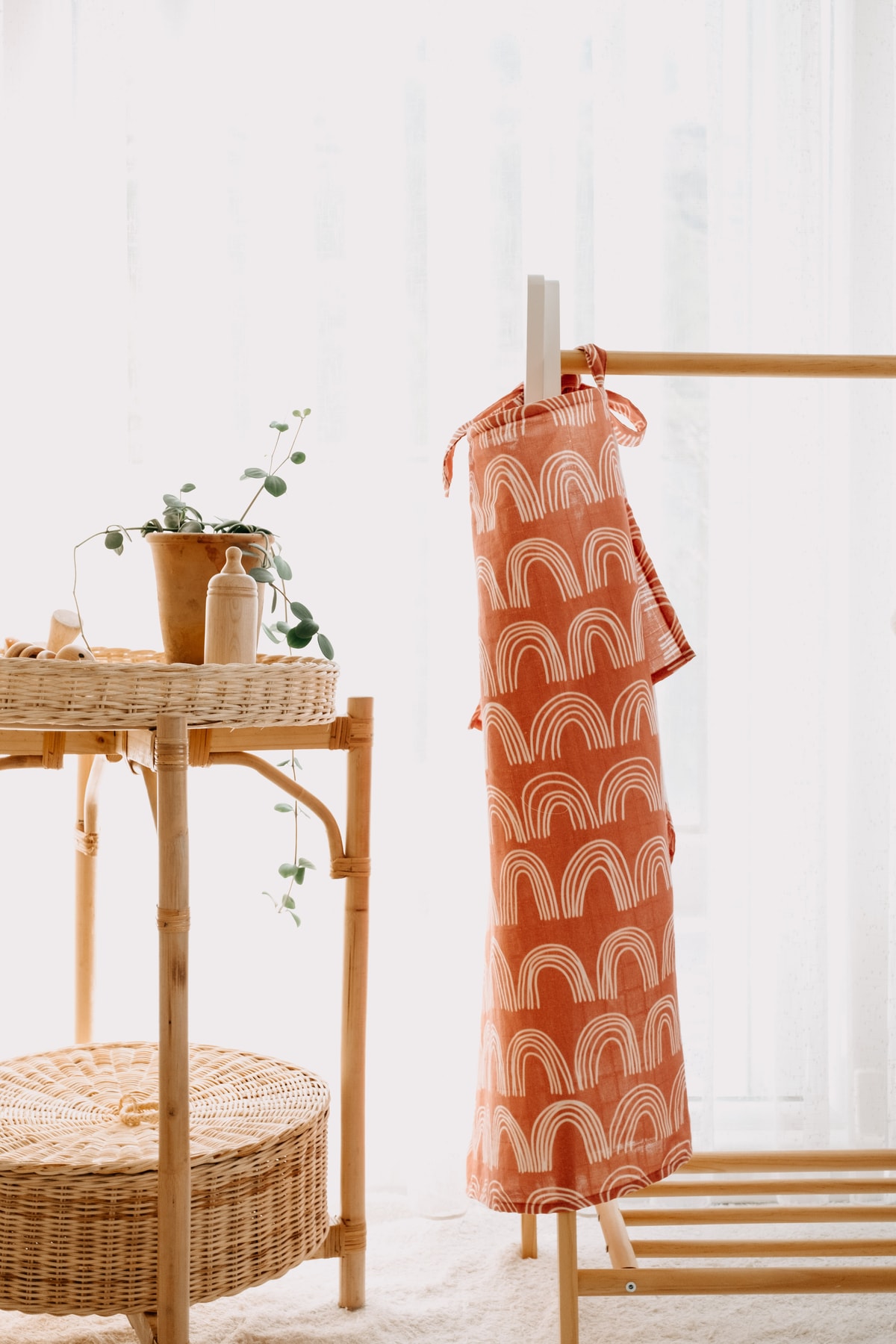 Luna Kids Collection Organik Müslin Emzirme Önlüğü Kiremit Renk Gökkuşağı fotoğrafı 2 (önizleme)