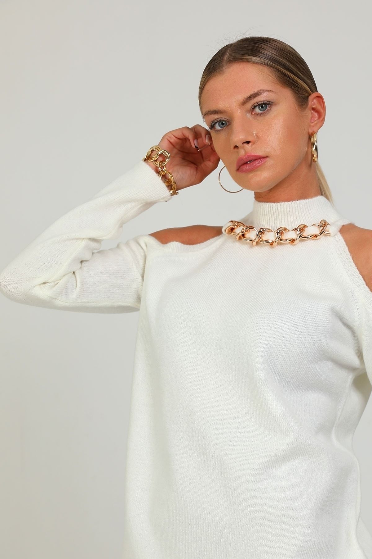 Laluvia-Beigefarbener, schulterfreier Pullover mit Kette vorne 5