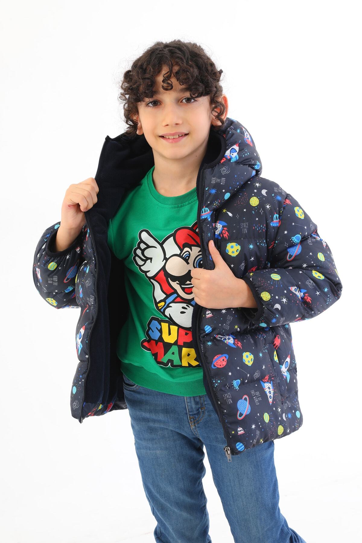  کاپشن پفی زمستانی پسرانه کلاه دار با آستر پشمی و جیب و طرح سیاره