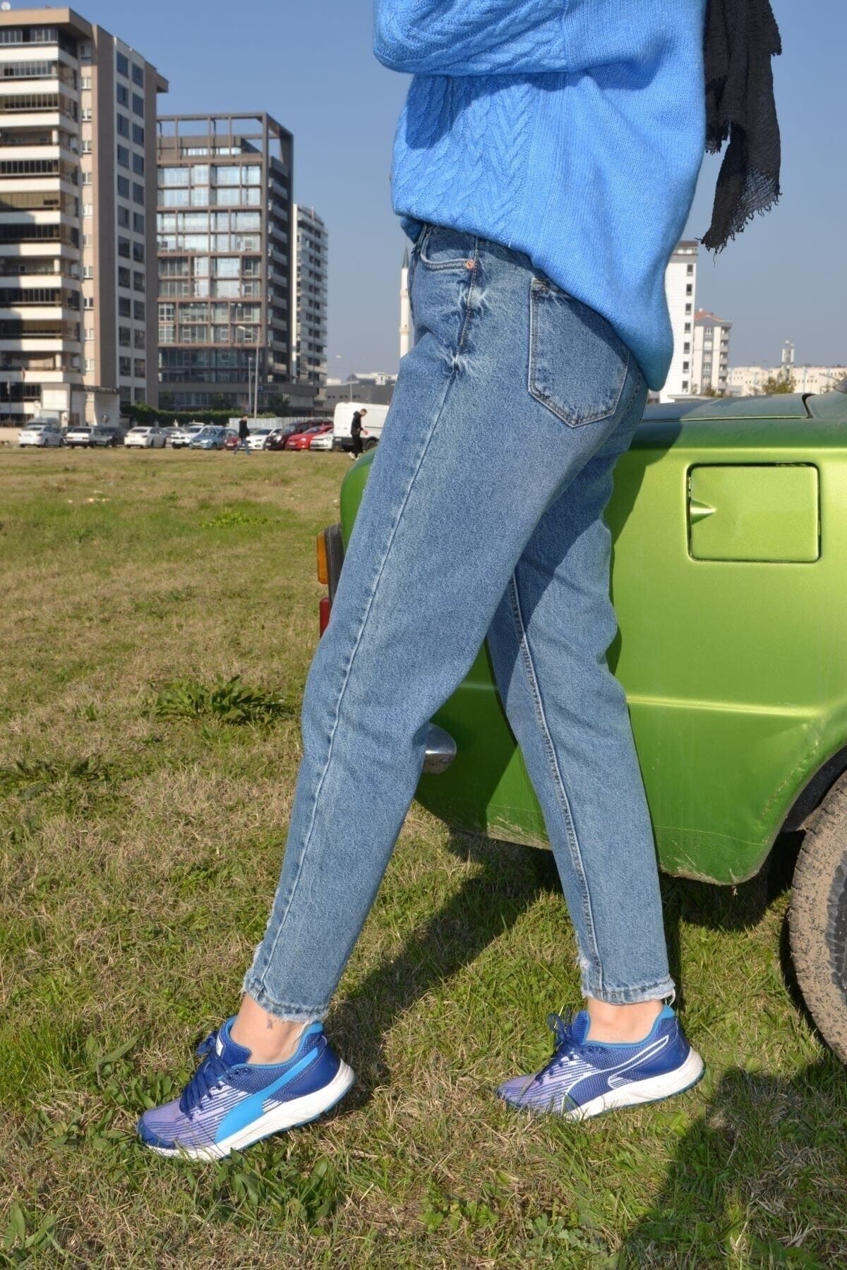 Mavi Yırtık Paça Yüksek Bel Kot Pantolon Mom Jean