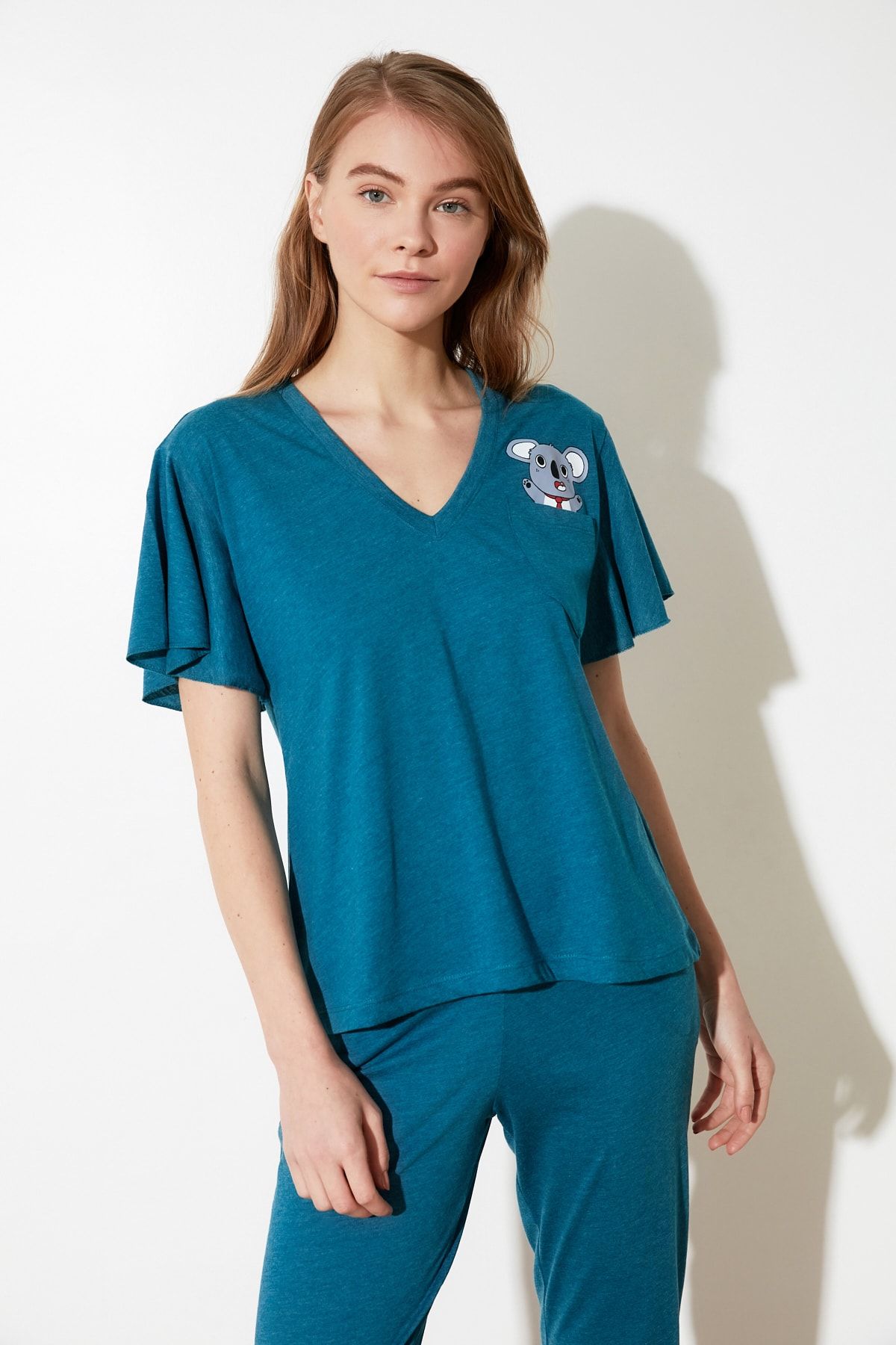 Trendyol Collection-Petrolfarbenes Pyjama-Set aus Baumwolle mit Koala-Print und Ärmeln sowie Schwungrad-Details THMSS20PT0172 18