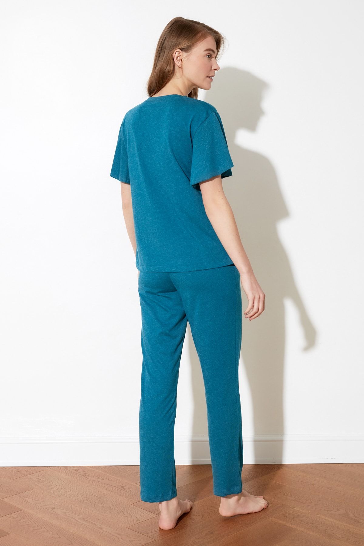 Trendyol Collection-Petrolfarbenes Pyjama-Set aus Baumwolle mit Koala-Print und Ärmeln sowie Schwungrad-Details THMSS20PT0172 9