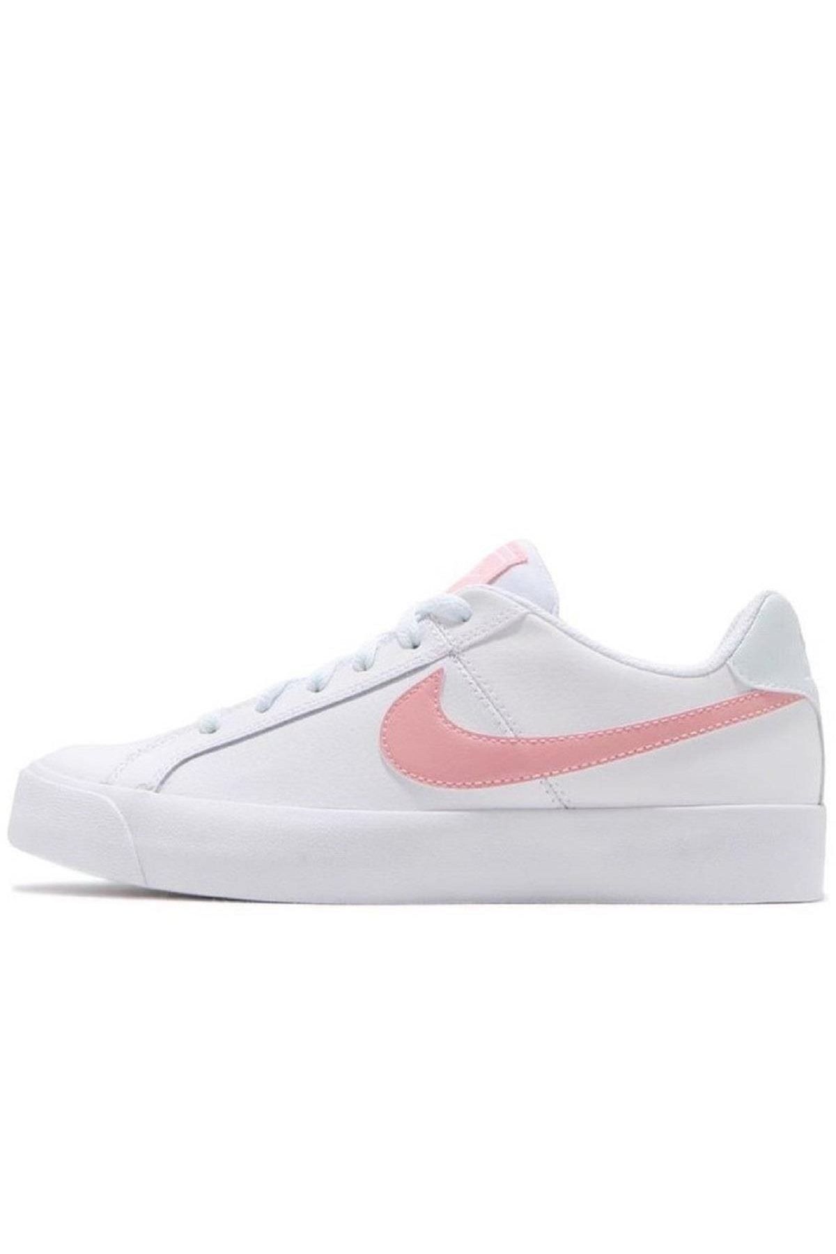Nike court deals royale coral