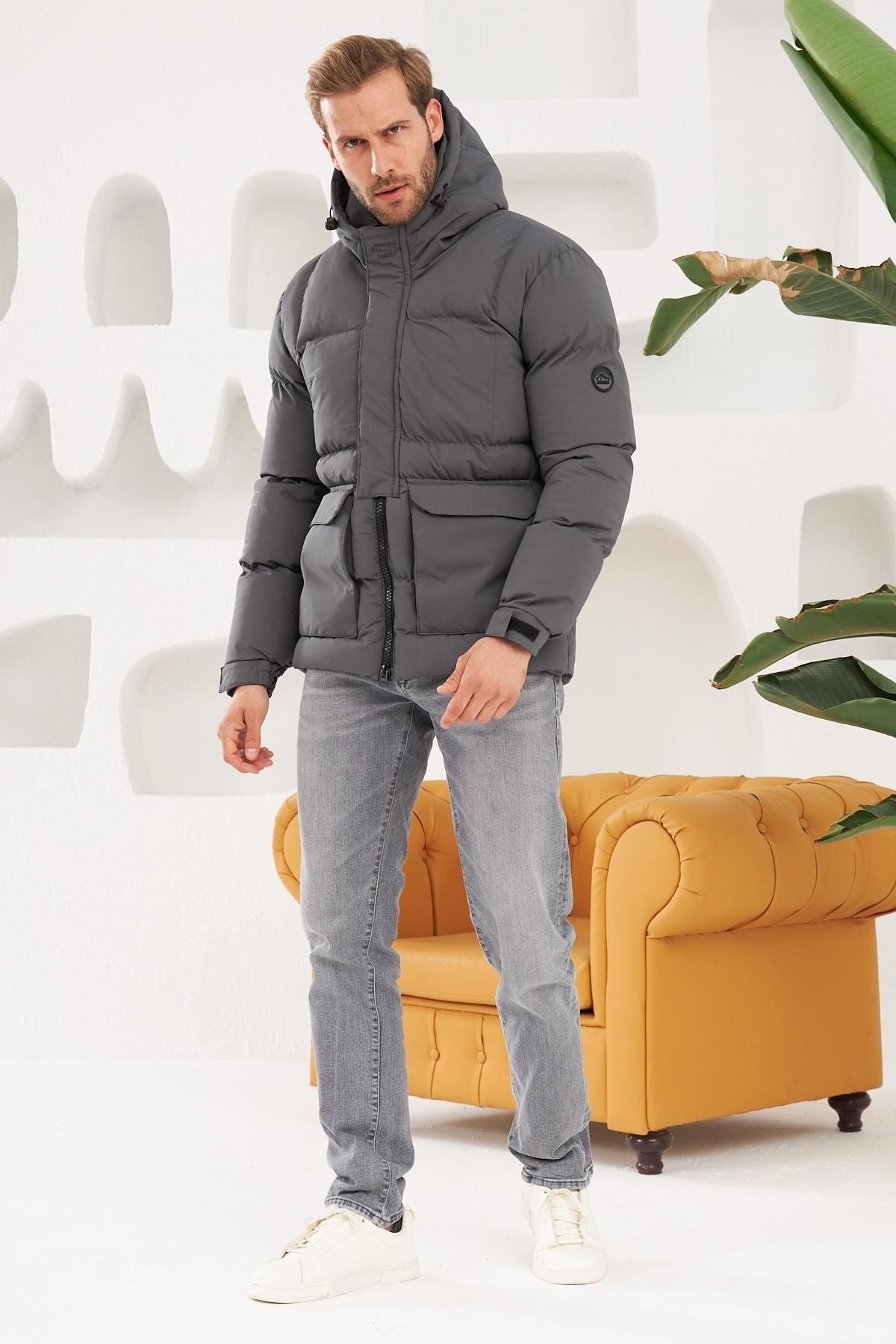 Danger Men s Water and Windproof Sports Puffer Jacket Anthracite