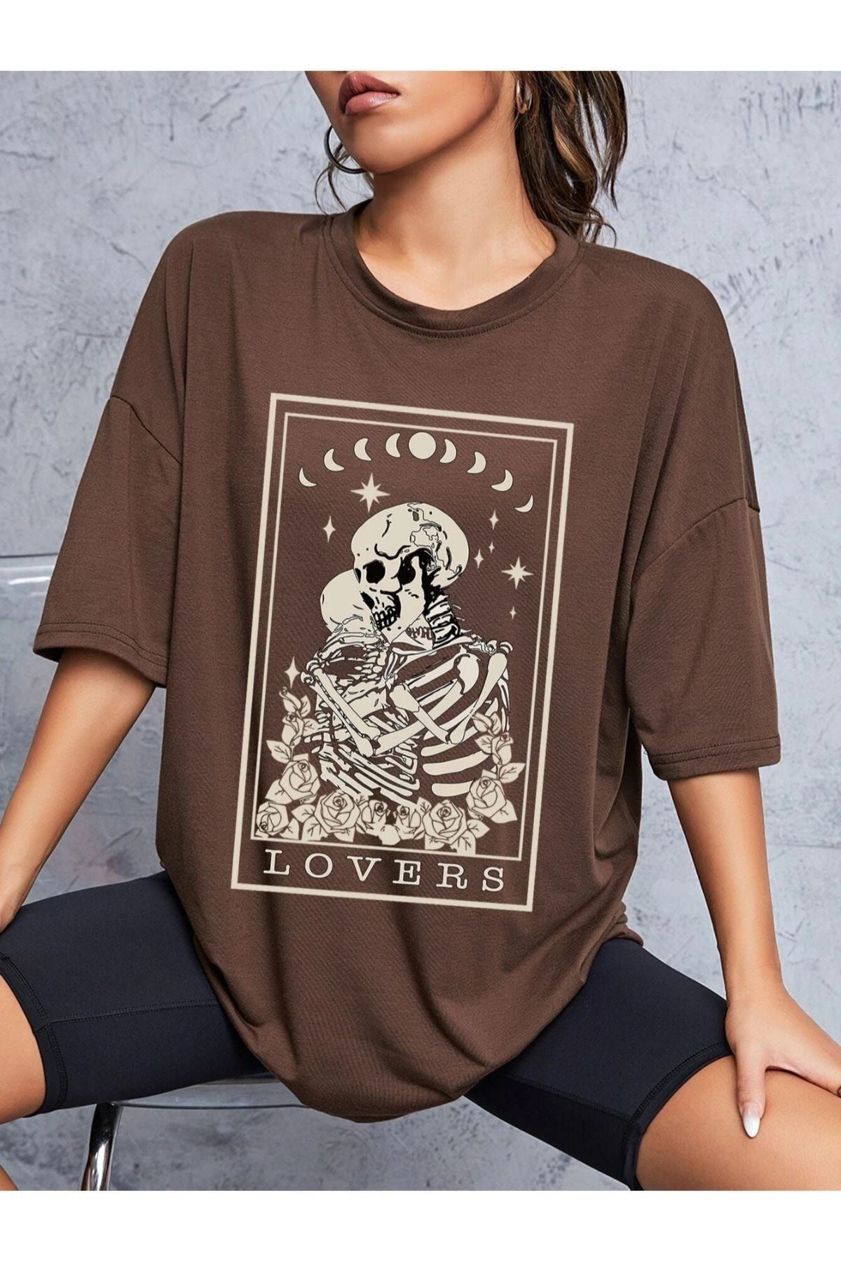 Benisengiydir Braunes Lovers-bedrucktes Oversize-T-Shirt mit  Rundhalsausschnitt für Damen - Trendyol