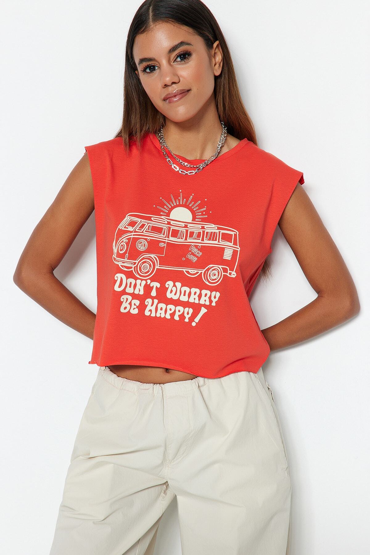 Trendyolmilla  Kırmızı %100 Pamuk Baskılı Kolsuz Relaxed/Rahat Kalıp Crop Bisiklet Yaka Örme T-Shirt TWOSS23TS00122 - Görsel 3