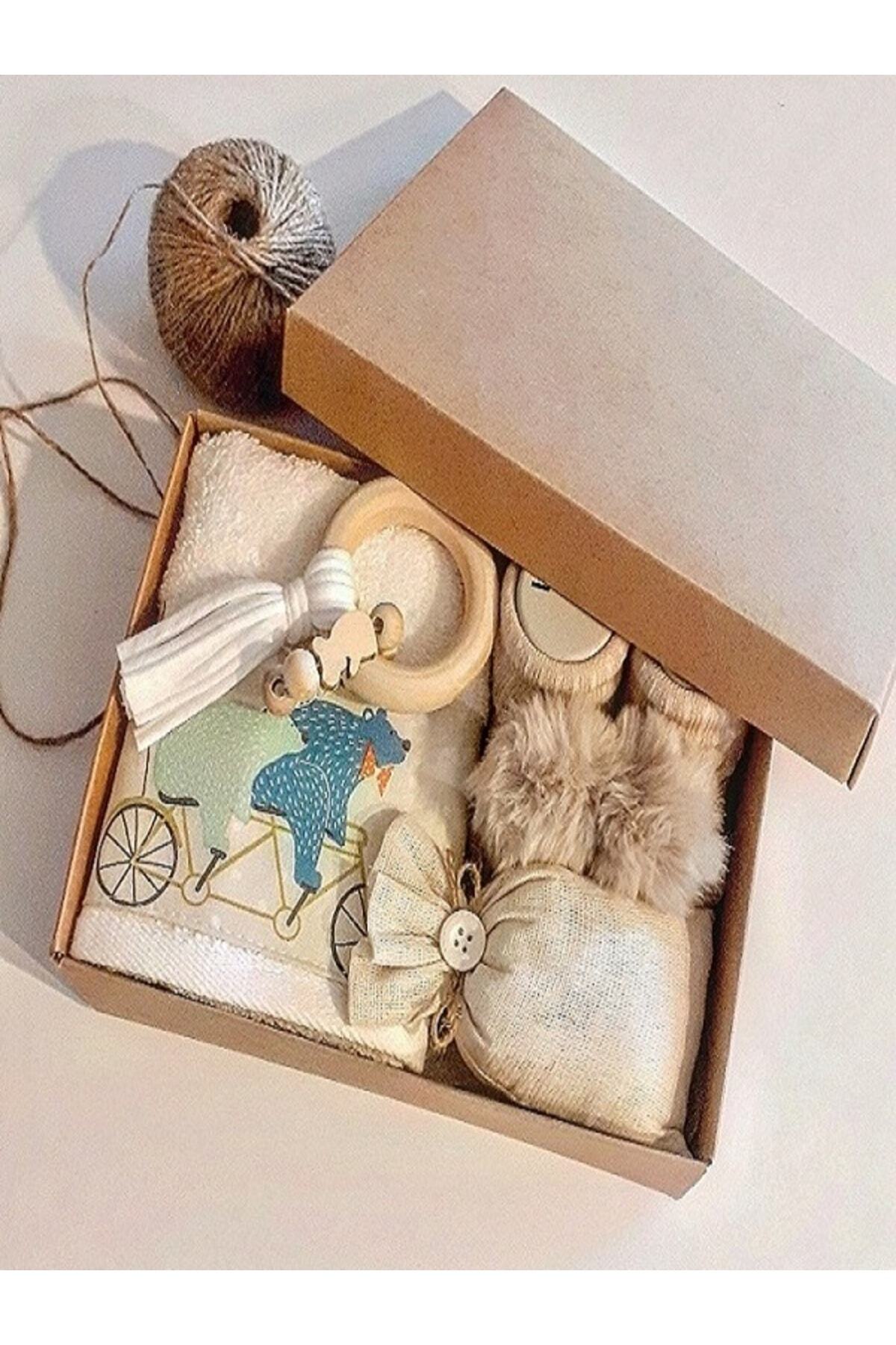 Welcome Baby Newborn Gift Set