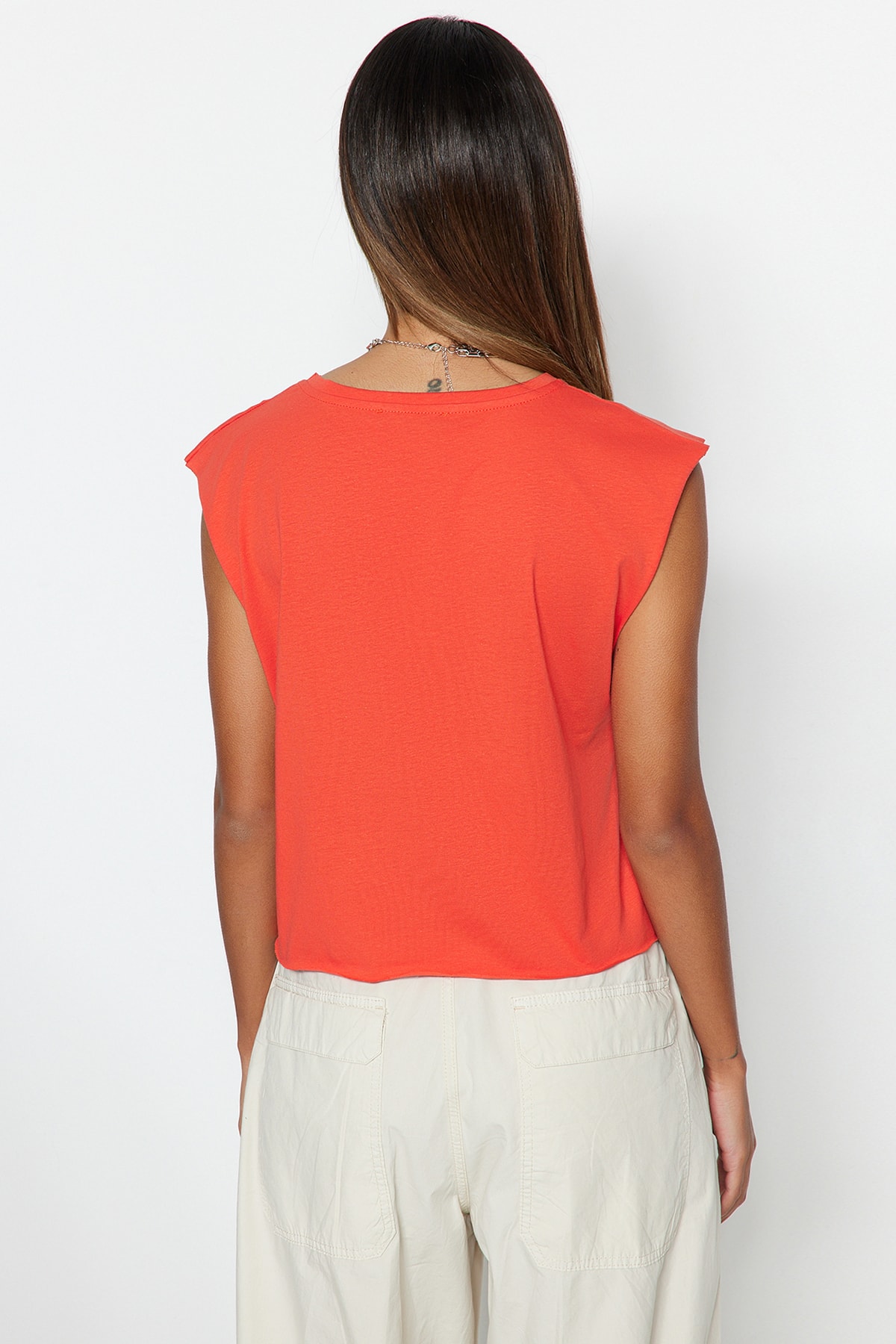 Trendyolmilla  Kırmızı %100 Pamuk Baskılı Kolsuz Relaxed/Rahat Kalıp Crop Bisiklet Yaka Örme T-Shirt TWOSS23TS00122 - Görsel 5