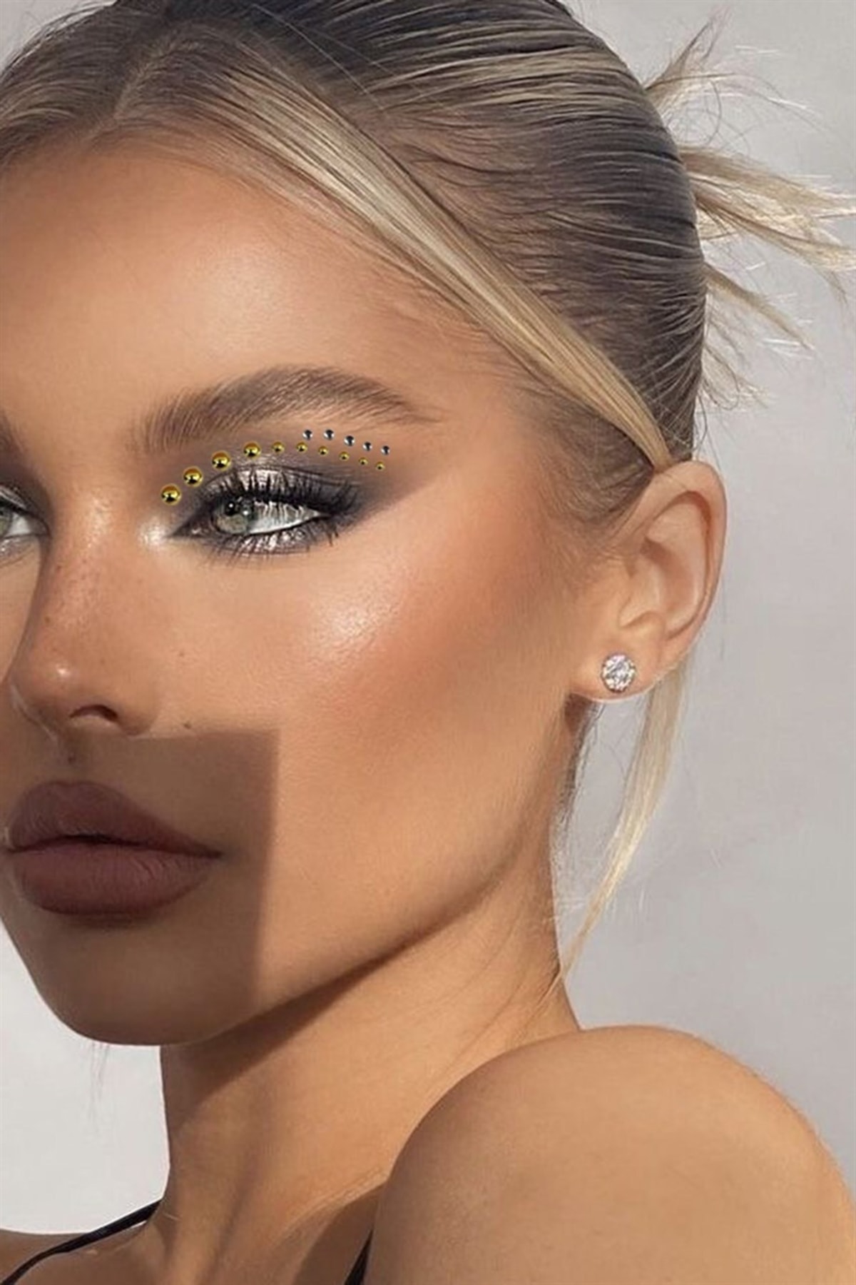 AKOLİFE Altın Renk Inci Ve Taş Detaylı Saç Yüz Ve Vücut Taşı / Kendinden Yapışkanlı / Euphoria Yüz Sticker