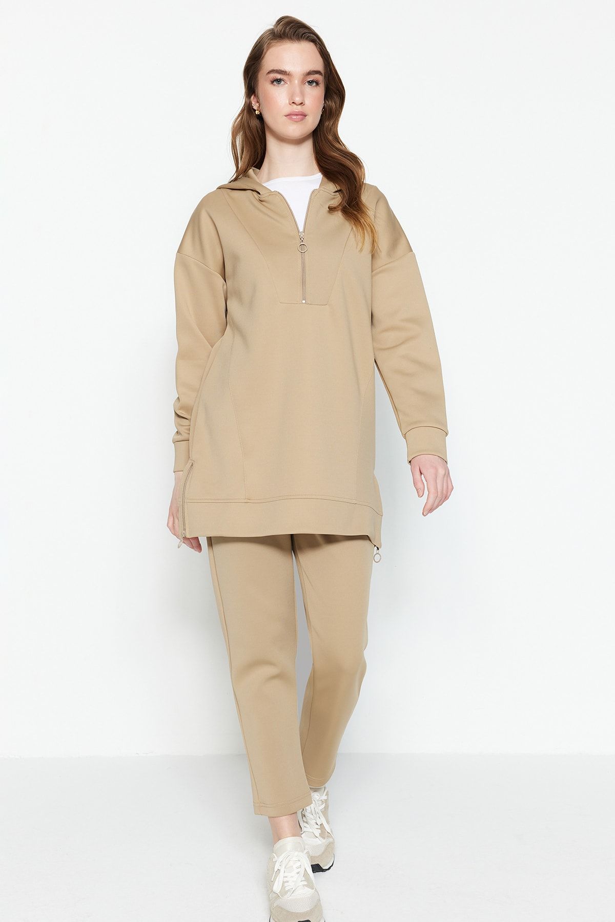 Trendyol Modest-Übergroßes Trainingsanzug-Set in Beige mit weicher Scuba-Struktur und Reißverschluss, TCTSS23EN00005 6