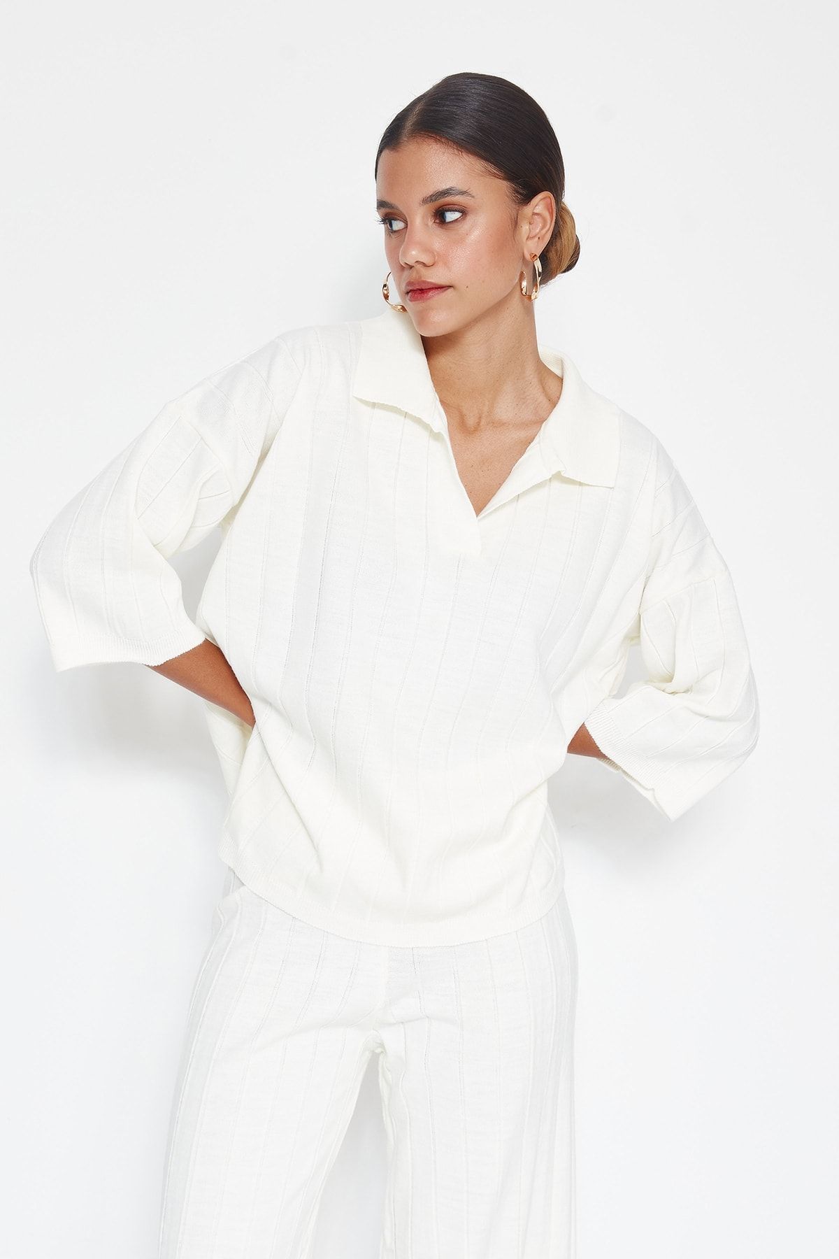 Trendyol Collection-Ecrufarbenes Basic-Set aus Oberteil und Unterteil aus Strick mit Kordelzug TWOSS23AU00029 2