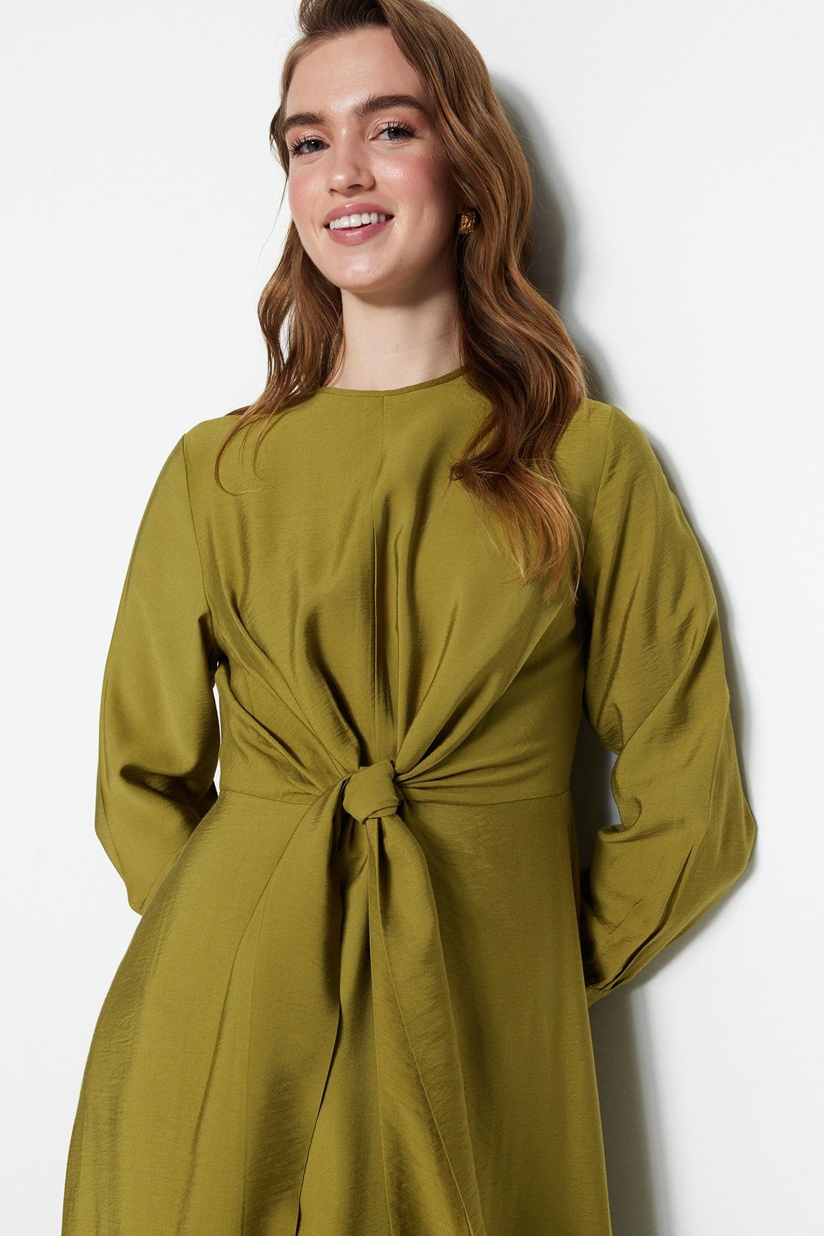 Trendyol Modest Yağ Yeşili Beli Bağlama Detaylı Dokuma Elbise TCTSS23EB00221 RN10041