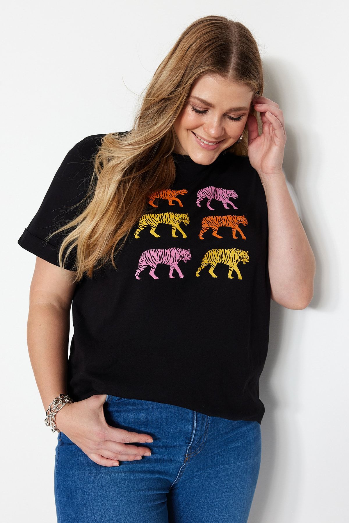 Trendyol Curve Czarny T-shirt Z Nadrukiem - 100% Bawełny, Kobieta - XL
