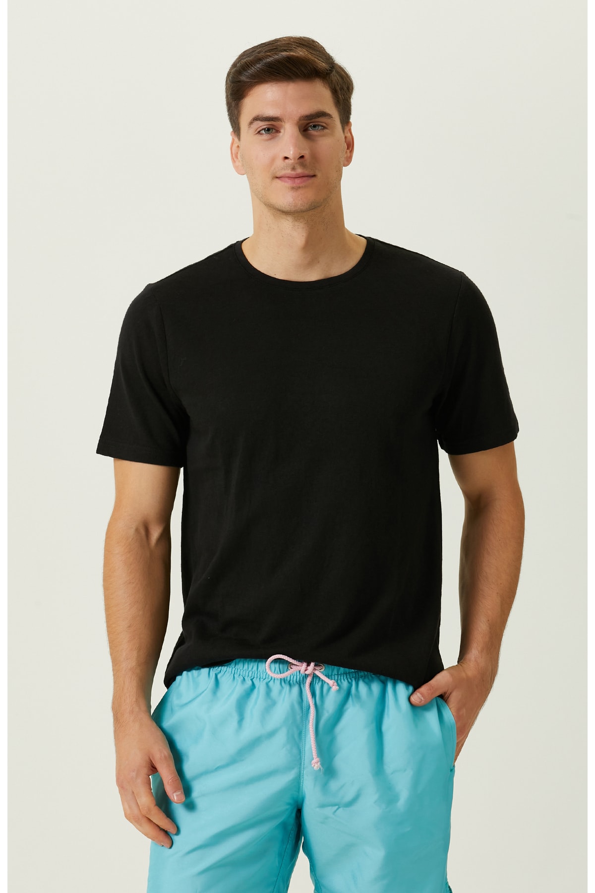 نتورک تی‌شرت آستین کوتاه مشکی یقه گرد